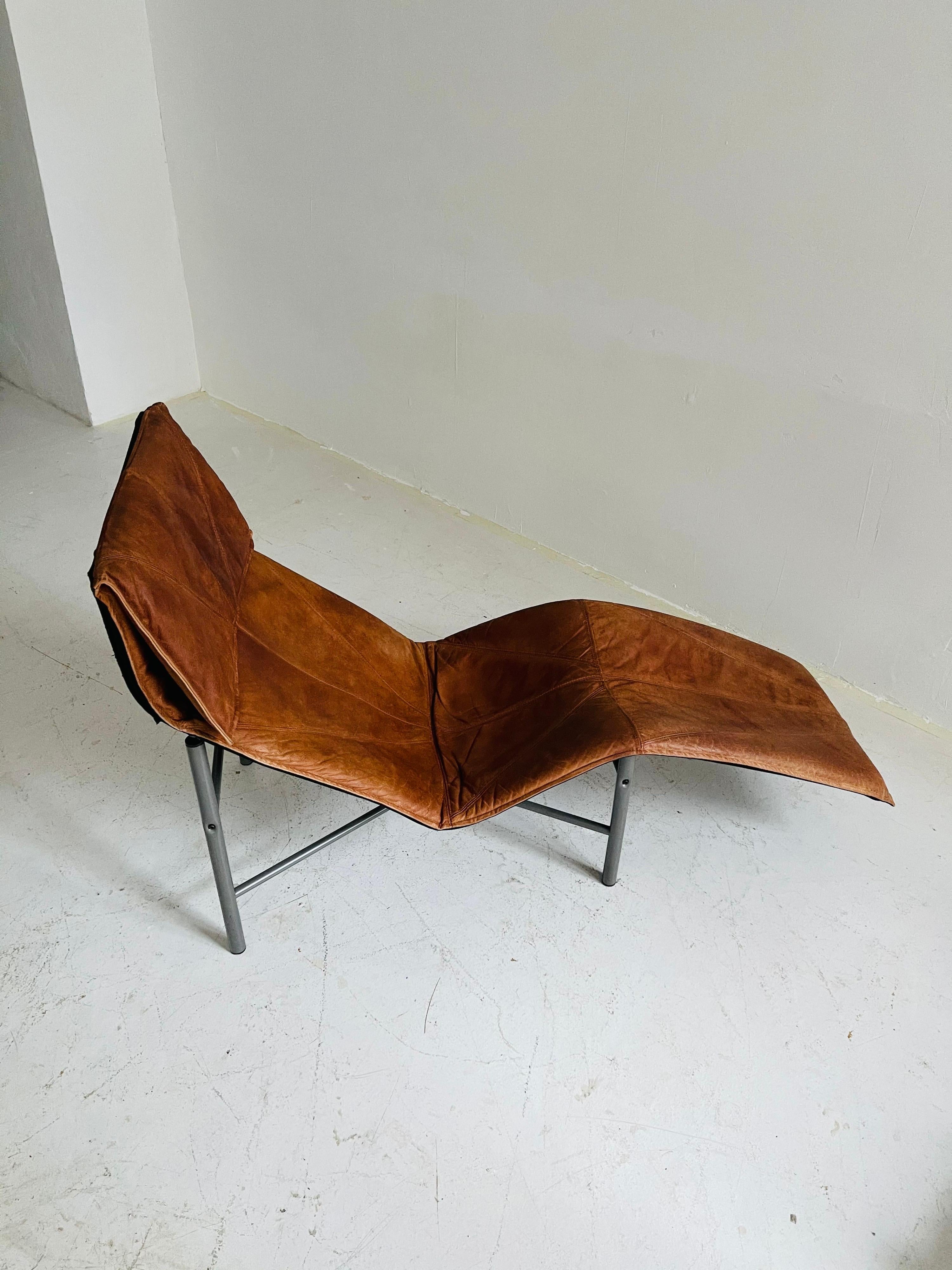 Patinated Cognac Leather Chaise Longue by Tord Bjorklund, Sweden, 1970 In Good Condition For Sale In Vienna, AT