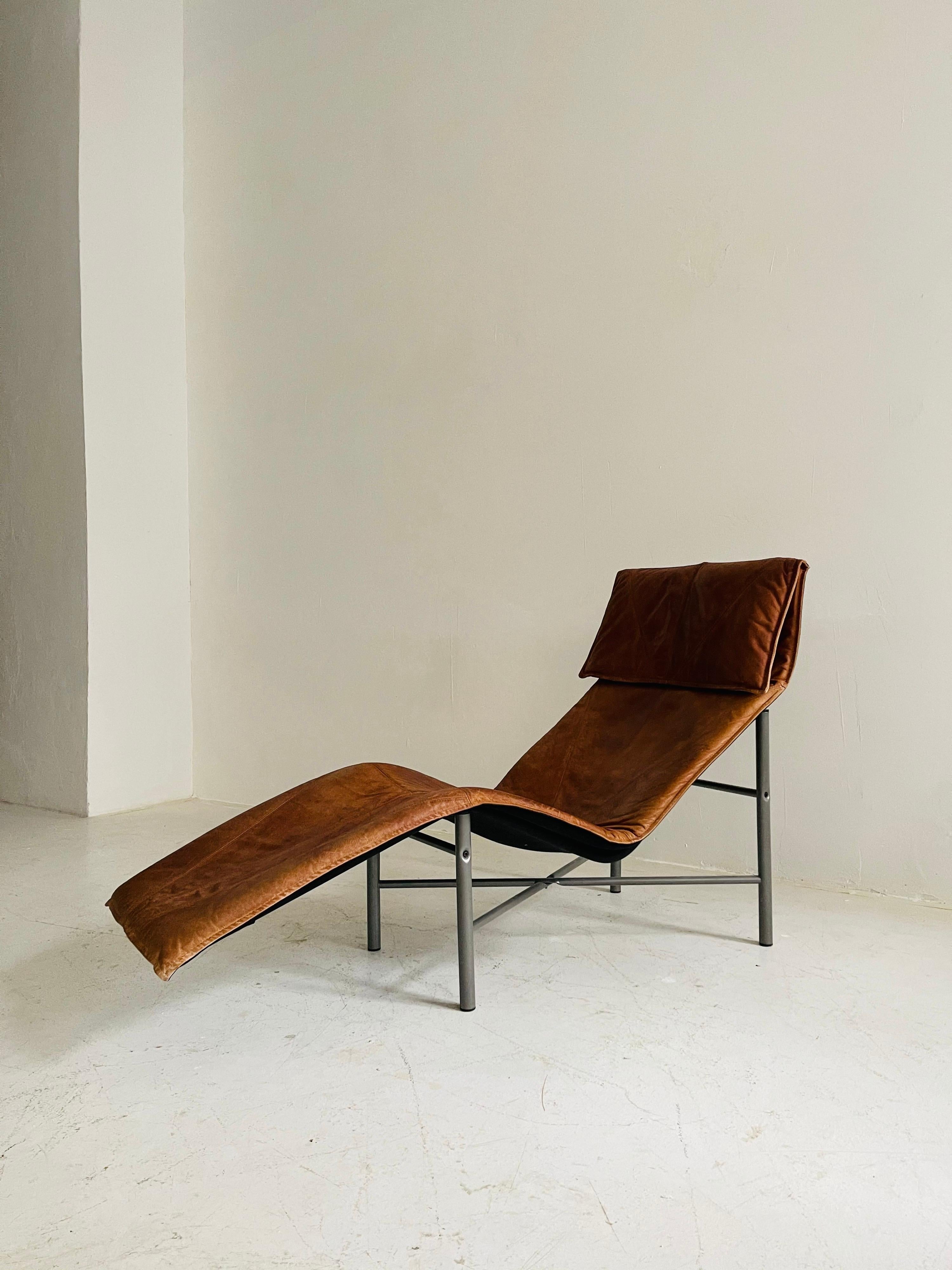 Late 20th Century Patinated Cognac Leather Chaise Longue by Tord Bjorklund, Sweden, 1970 For Sale