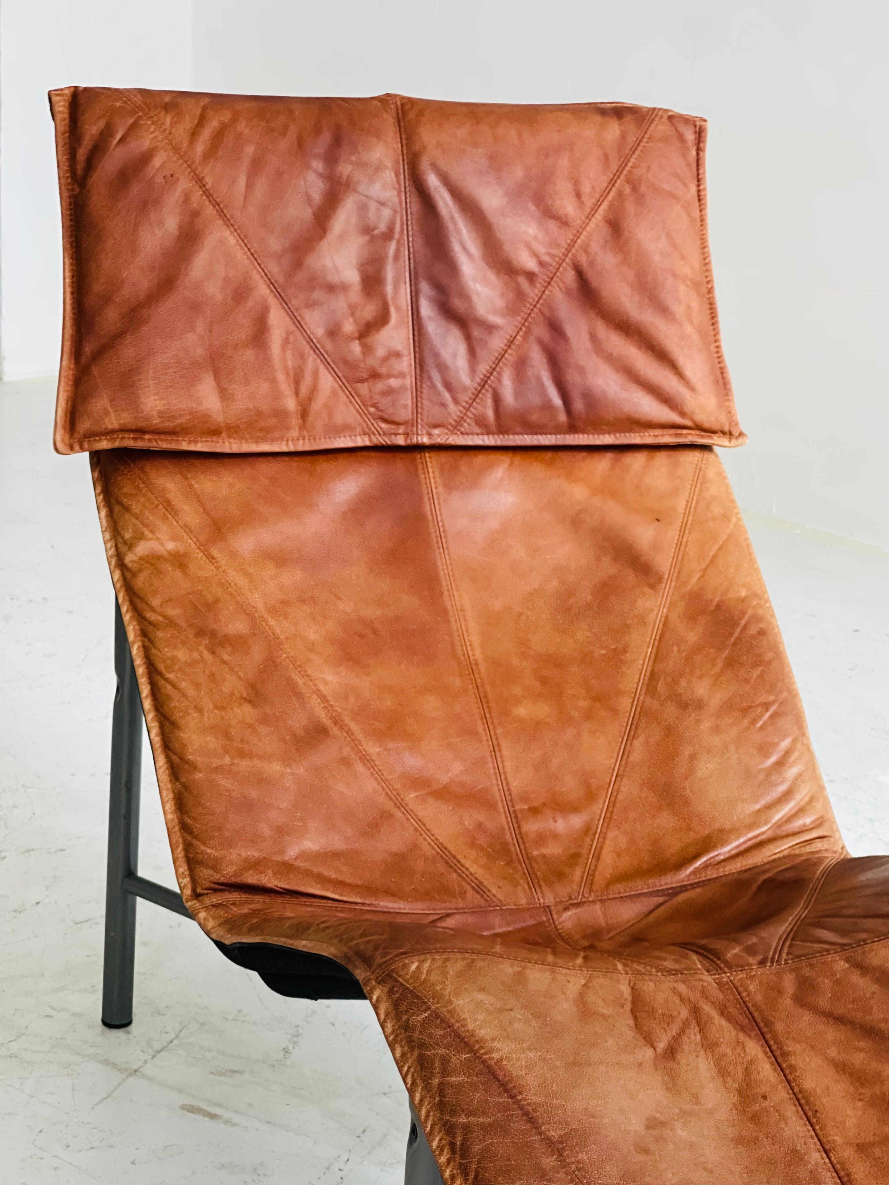 Chaise longue in pelle patinata color cognac di Tord Bjorklund, Svezia, 1970 in vendita 2