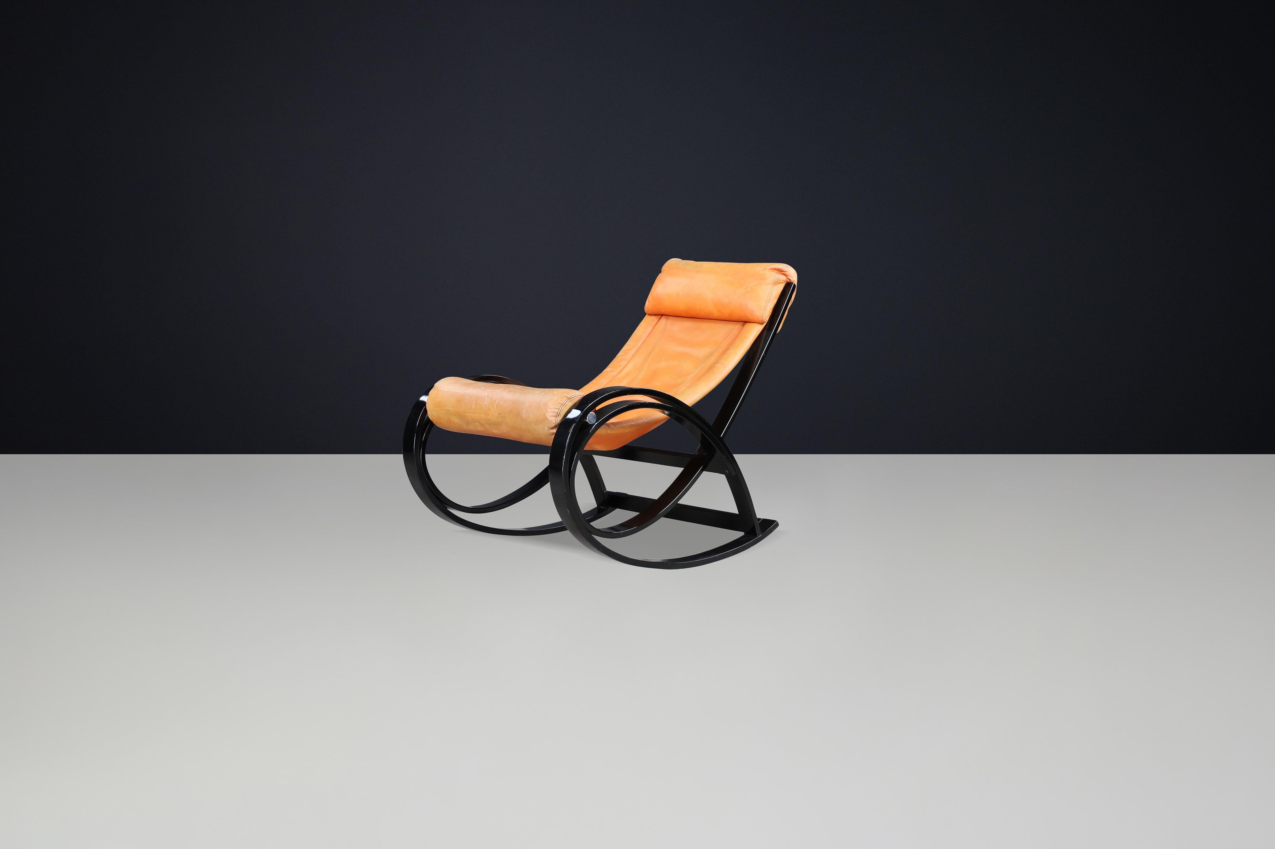 Silla mecedora Sgarsul de cuero coñac patinado, Gae Aulenti para Poltronova en Bueno estado para la venta en Almelo, NL