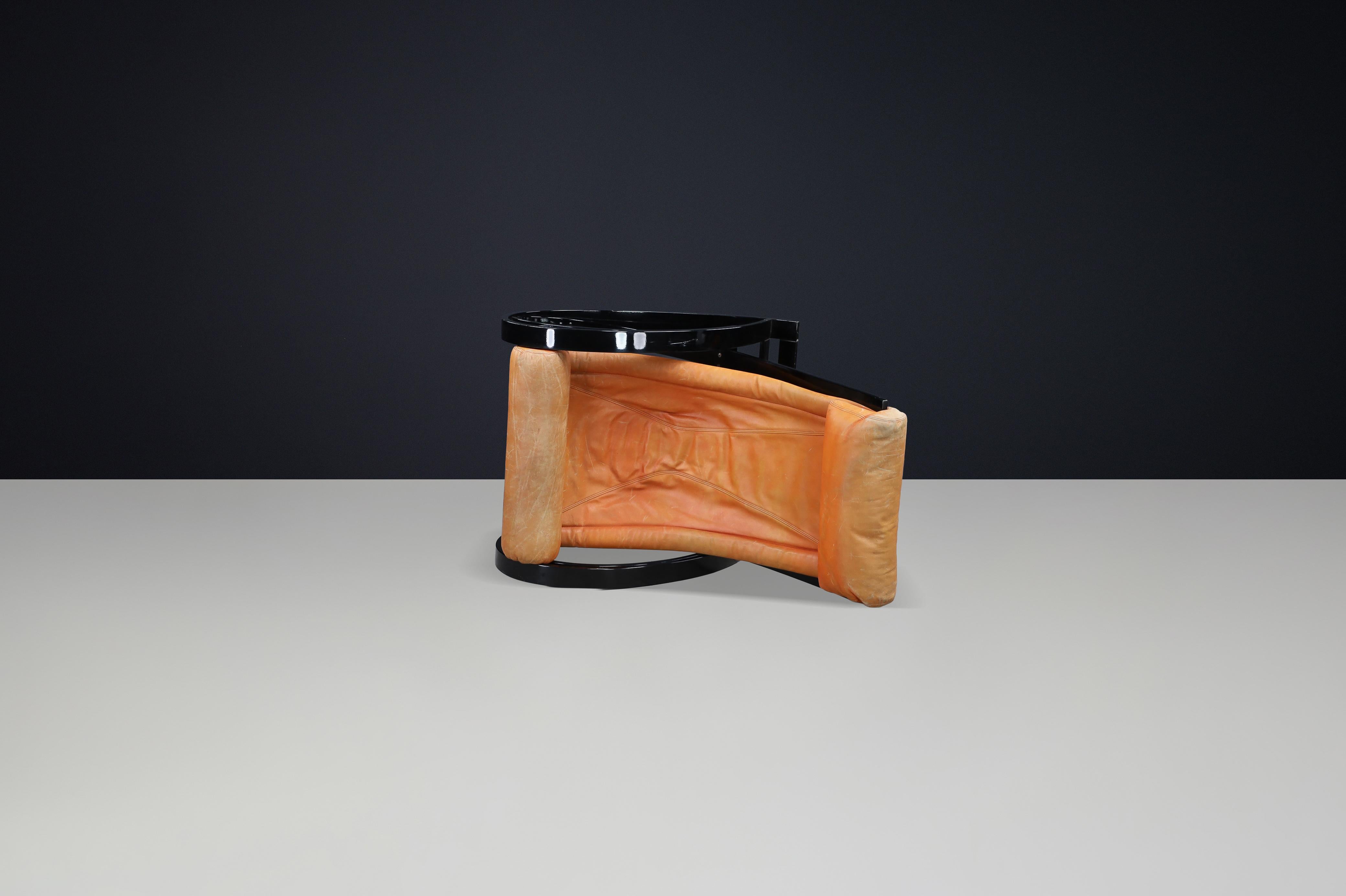 Silla mecedora Sgarsul de cuero coñac patinado, Gae Aulenti para Poltronova mediados del siglo XX en venta