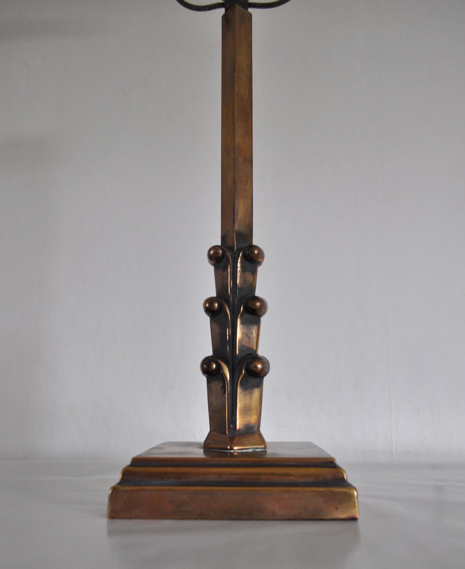 Patinated Danish Art Deco Brass Table Lamp, 1930s In Good Condition For Sale In Vordingborg, DK