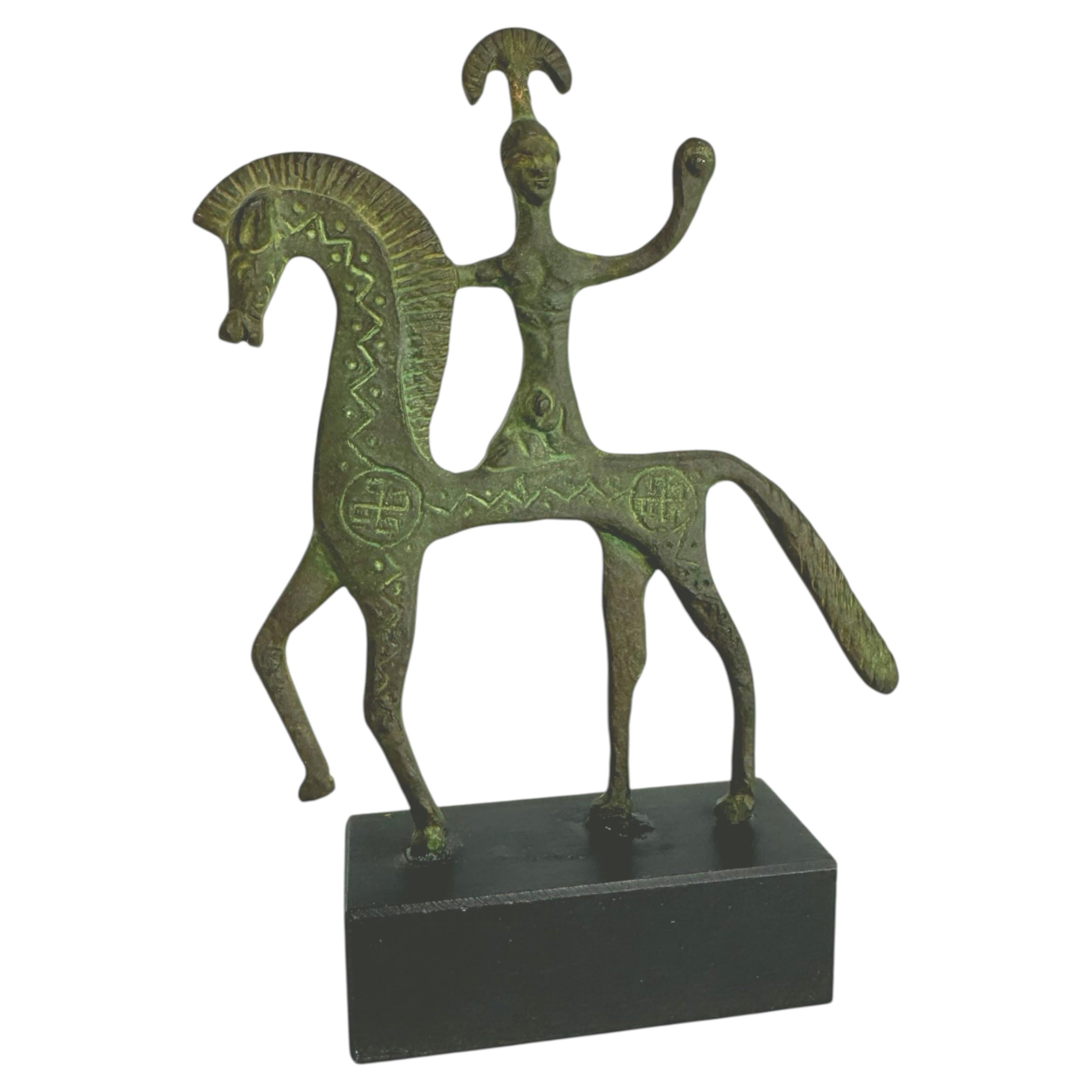 Cheval étrusque en bronze patiné Statue sur socle en bois 1970