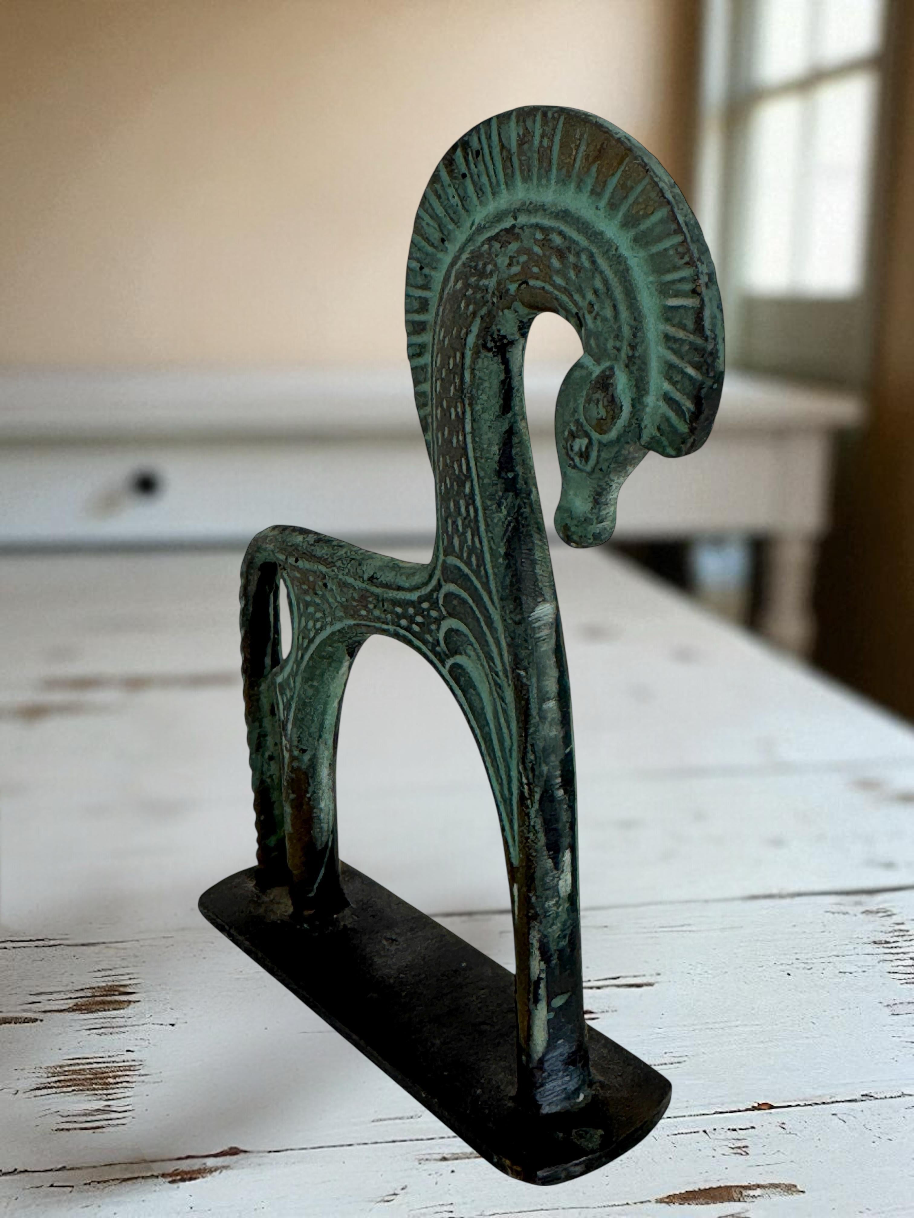 Sculpture étrusque patinée représentant un cheval, style Weinberg, années 1970 en vente 4