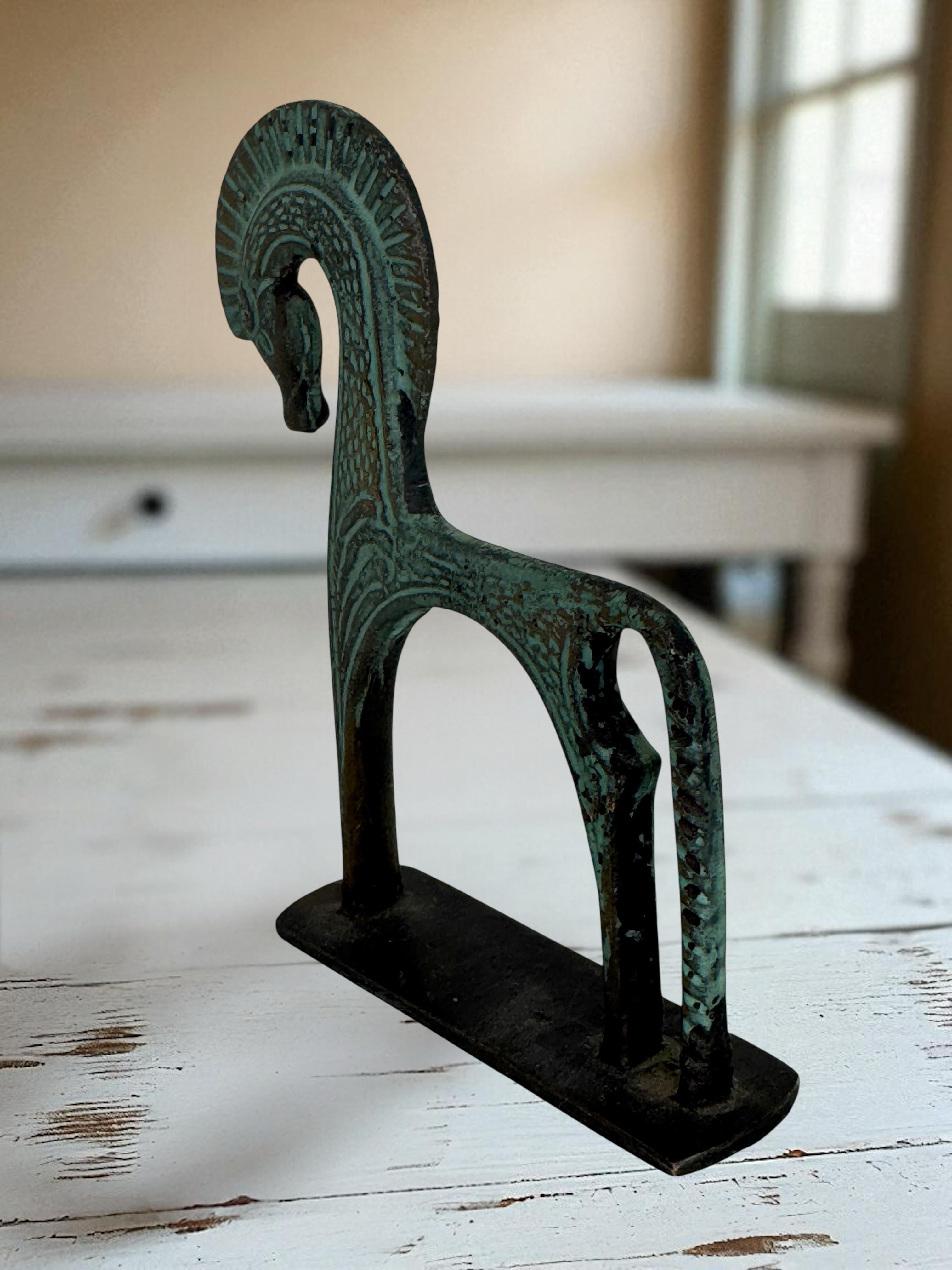 Sculpture étrusque patinée représentant un cheval, style Weinberg, années 1970 en vente 5