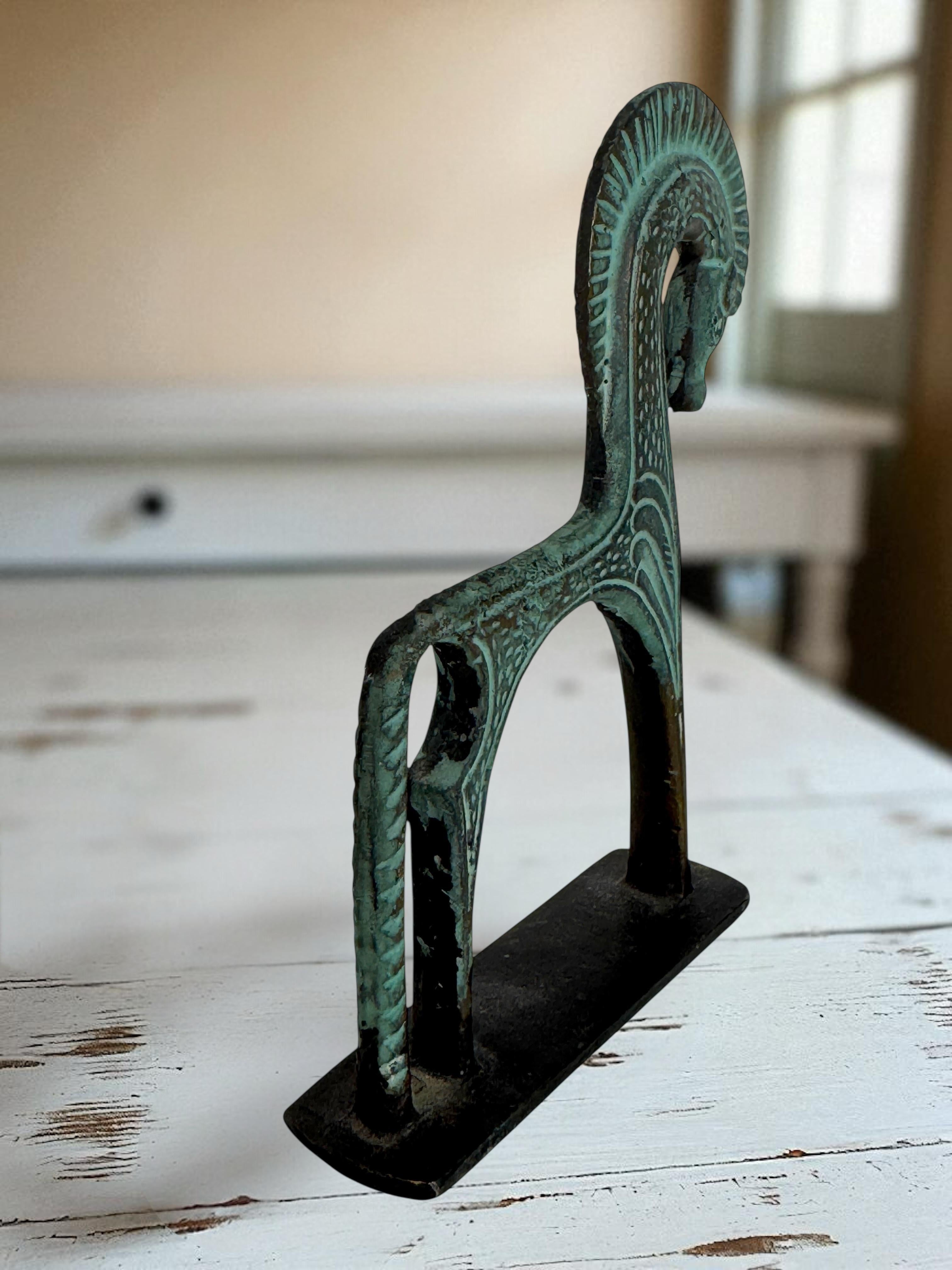 Sculpture étrusque patinée représentant un cheval, style Weinberg, années 1970 en vente 6