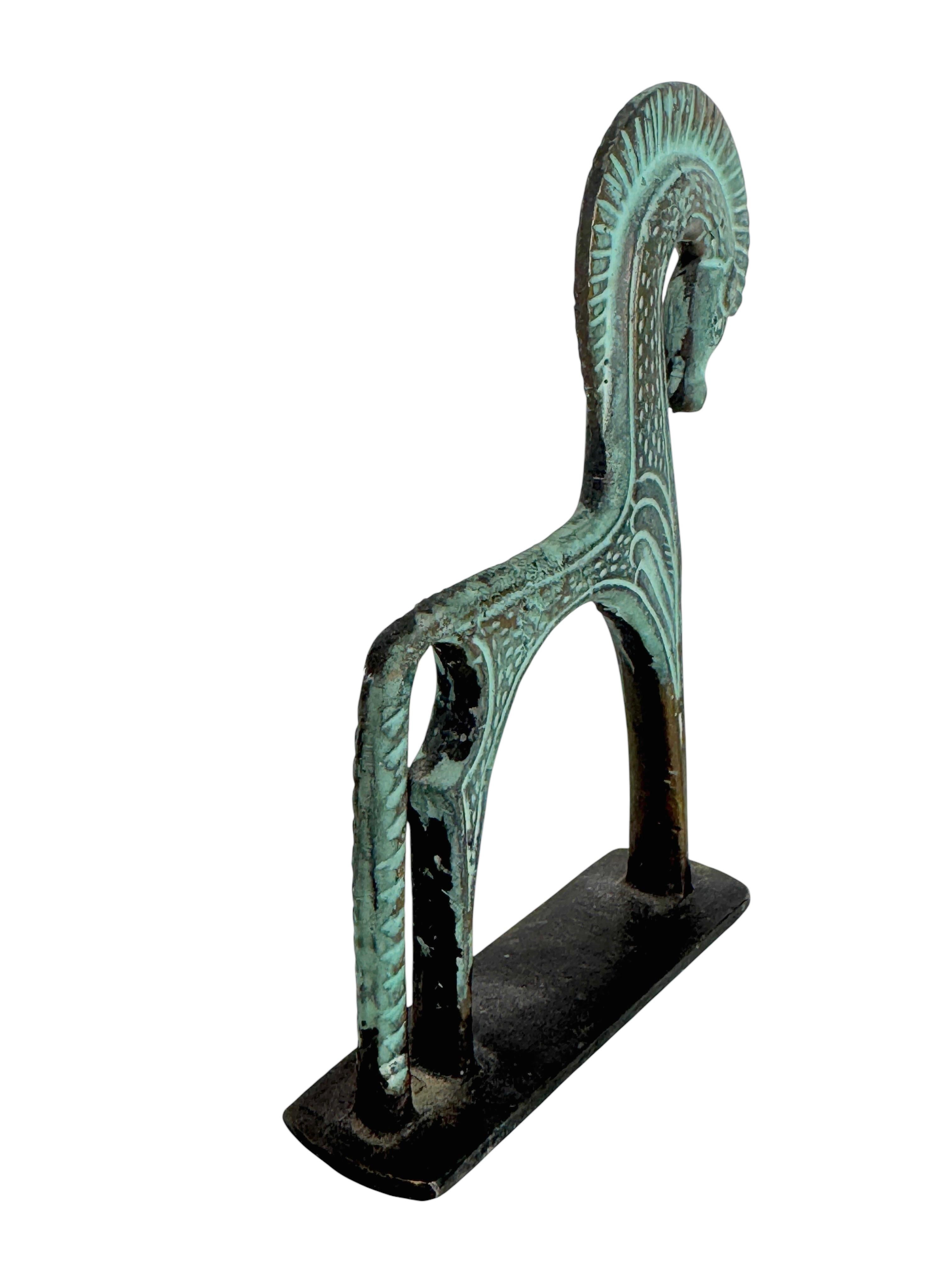 Patiné Sculpture étrusque patinée représentant un cheval, style Weinberg, années 1970 en vente
