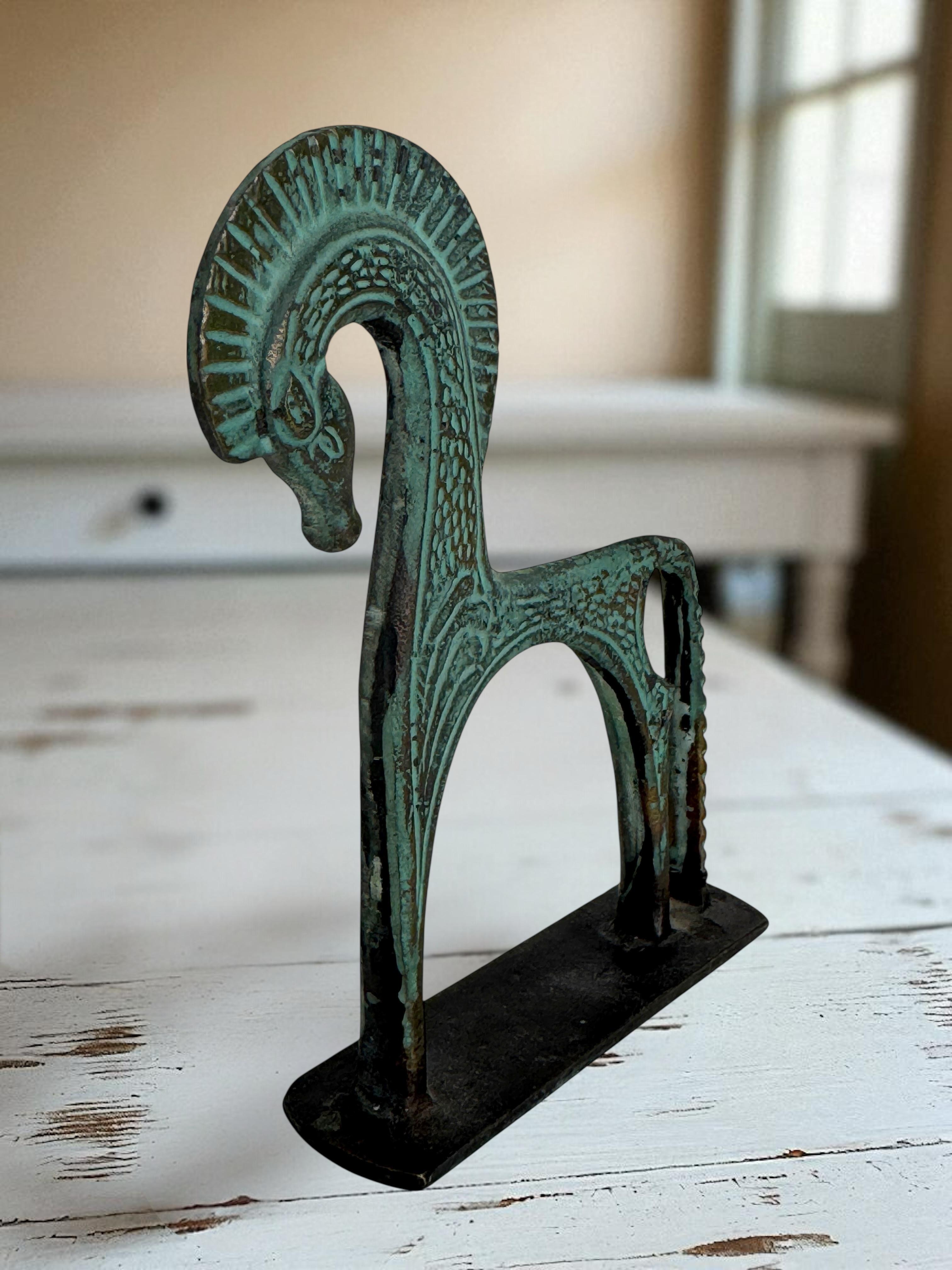 Sculpture étrusque patinée représentant un cheval, style Weinberg, années 1970 en vente 1