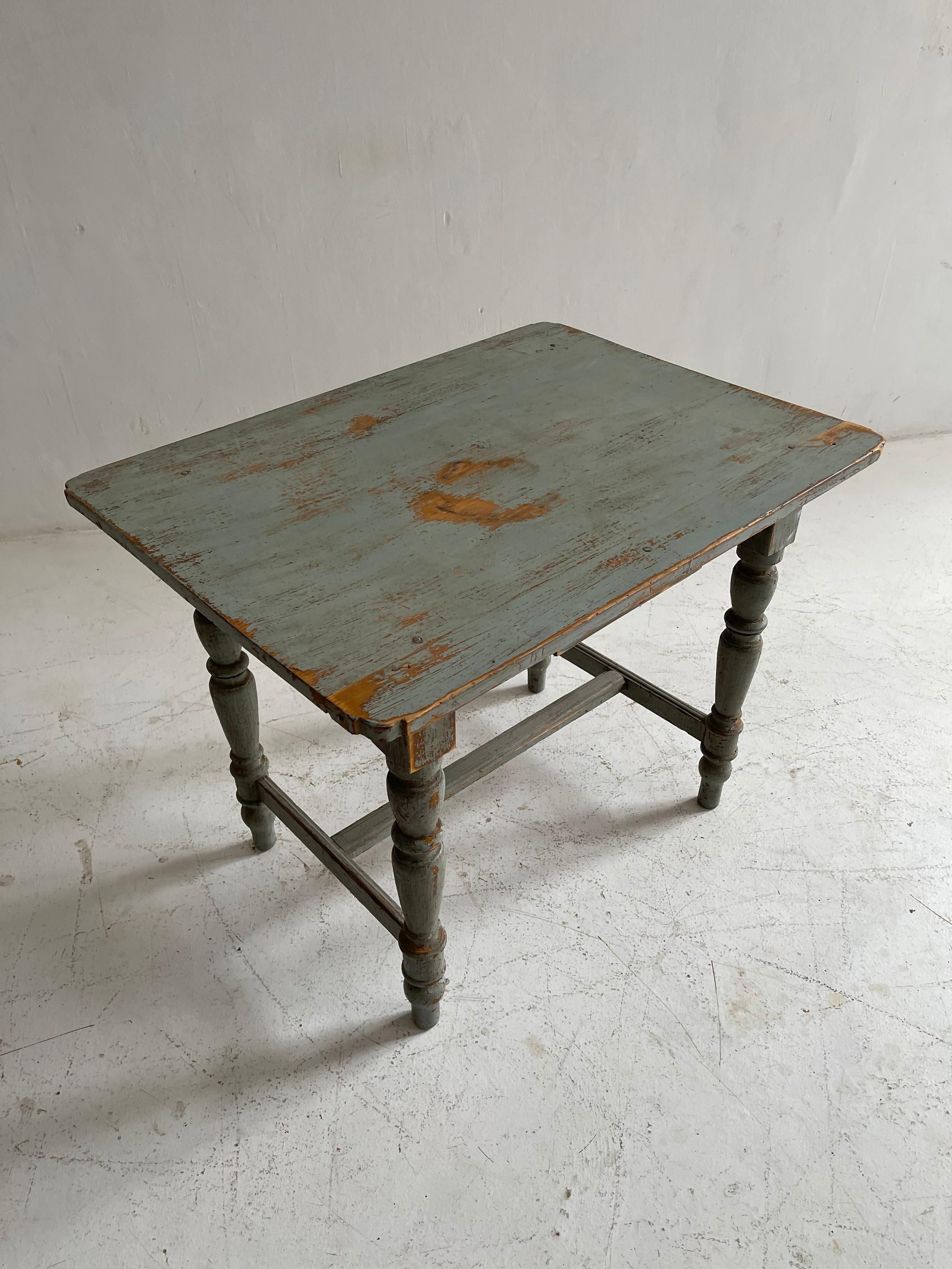 Patinated French Country Farm Side Table, French, 1920s In Good Condition In Vienna, AT