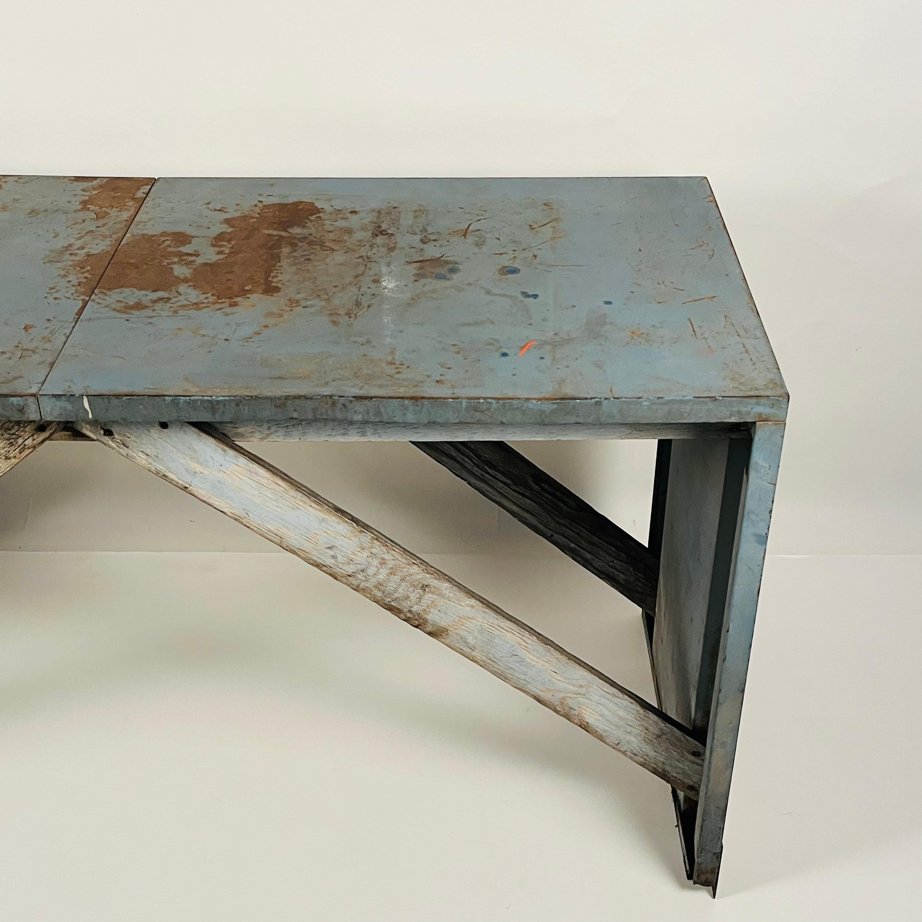 Dipinto Console da lavoro industriale patinata in vendita