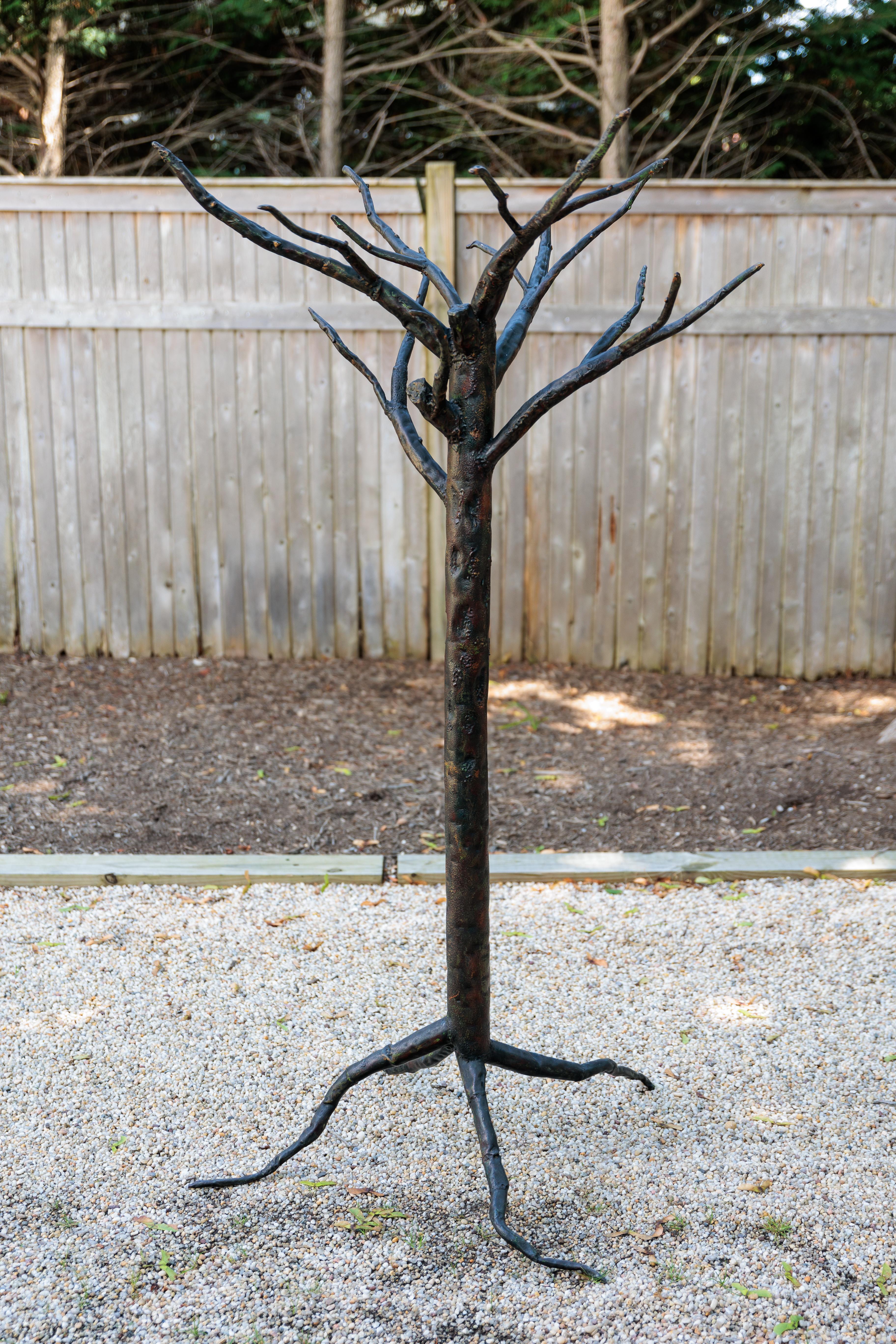 This tree can of course be used as a decorative piece.
Also used as a clothing/hat rack, etc.