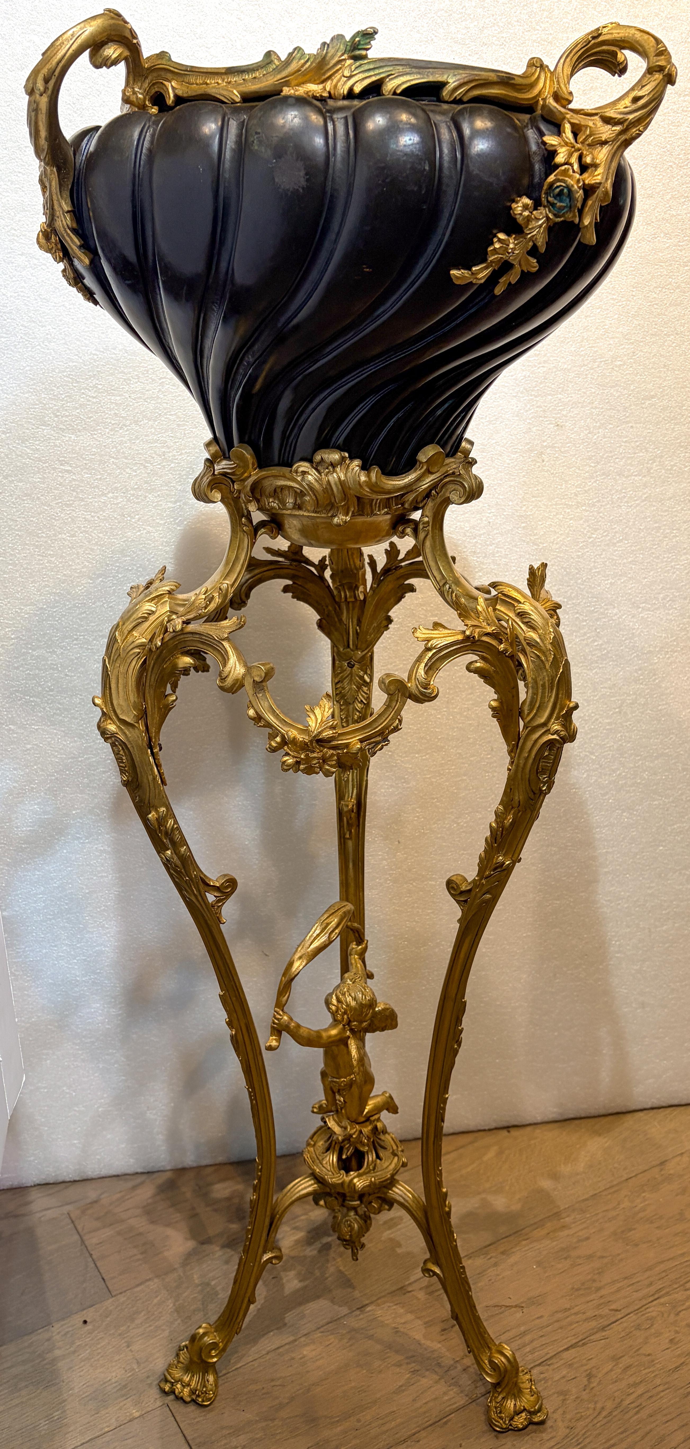 Patinated Jardiniere on Gilt Bronze Foliate Stand in vendita 3