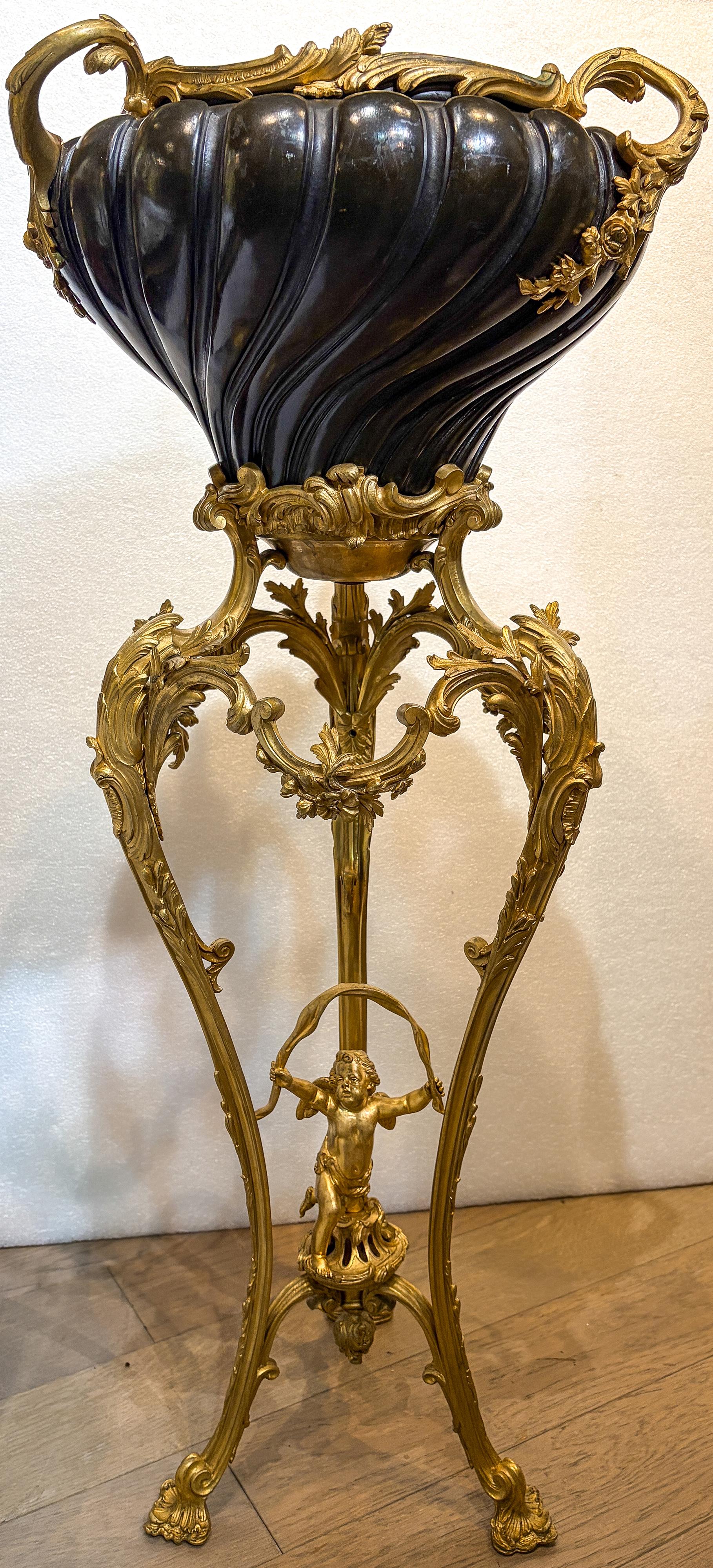 Patinated Jardiniere on Gilt Bronze Foliate Stand in vendita 4