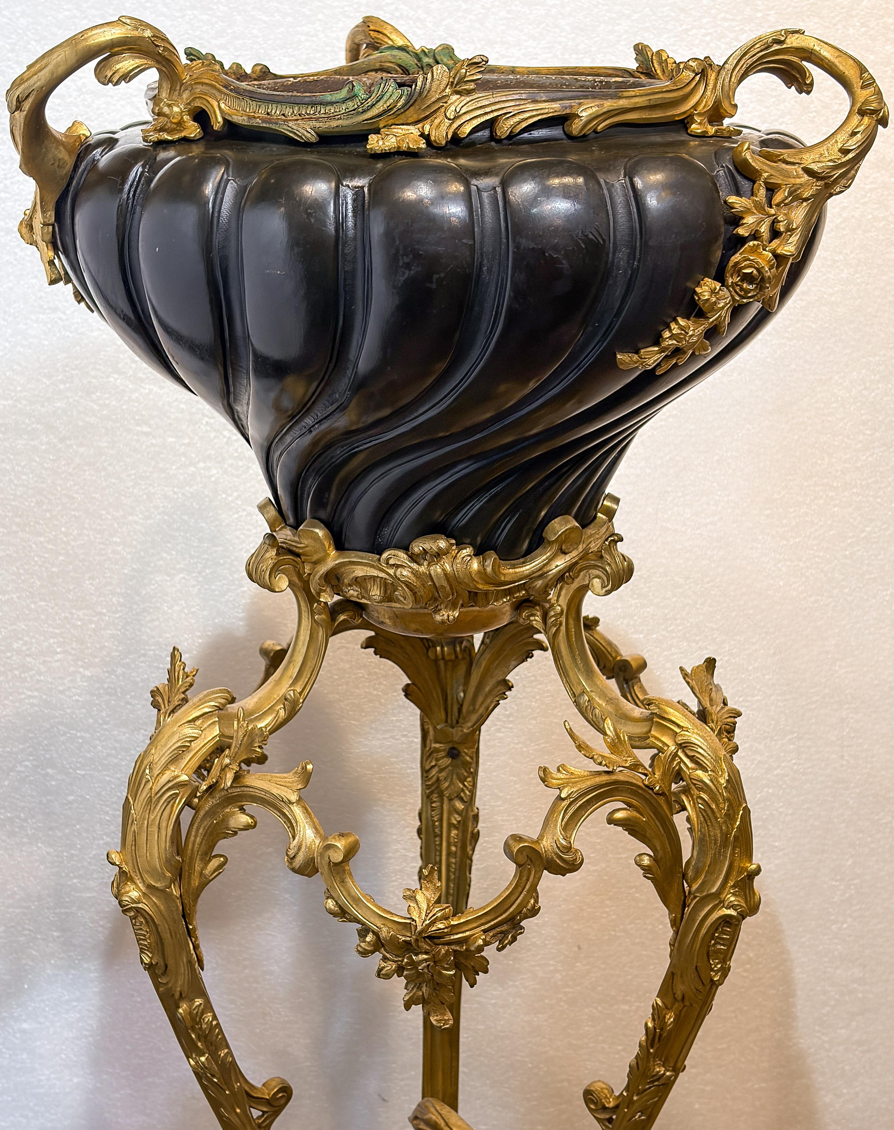 XIX secolo Patinated Jardiniere on Gilt Bronze Foliate Stand in vendita