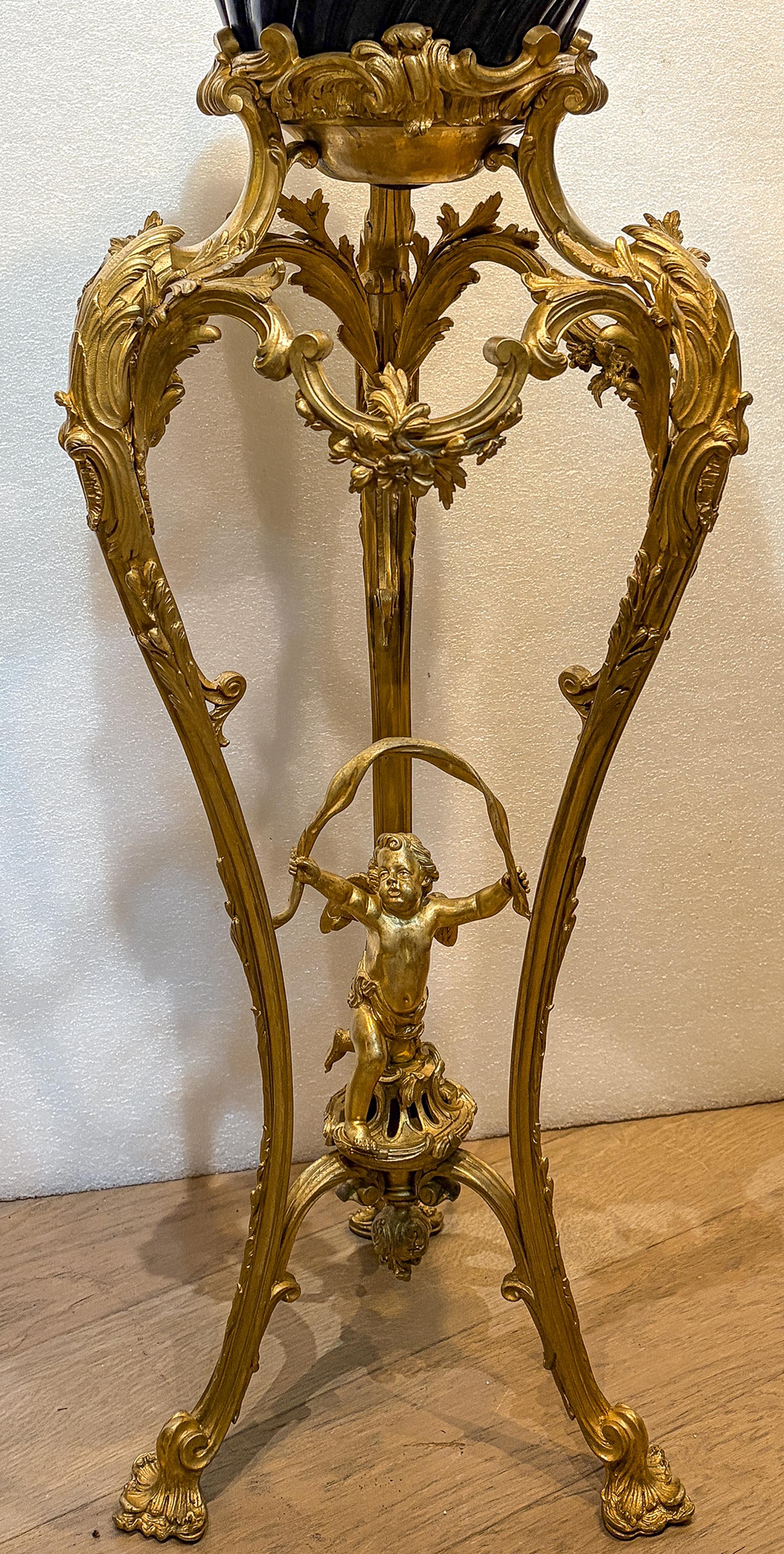 Patinated Jardiniere on Gilt Bronze Foliate Stand in vendita 2