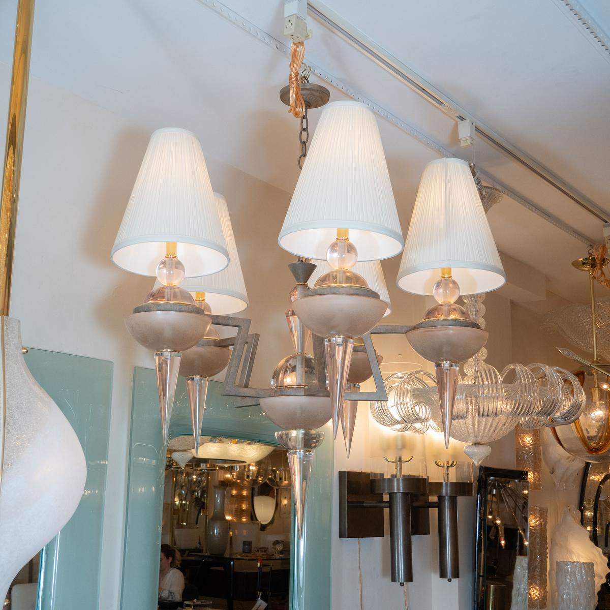 Lampadario a cinque bracci in metallo patinato e lucite con dettagli a forma di cono di Hivo Van Teal.