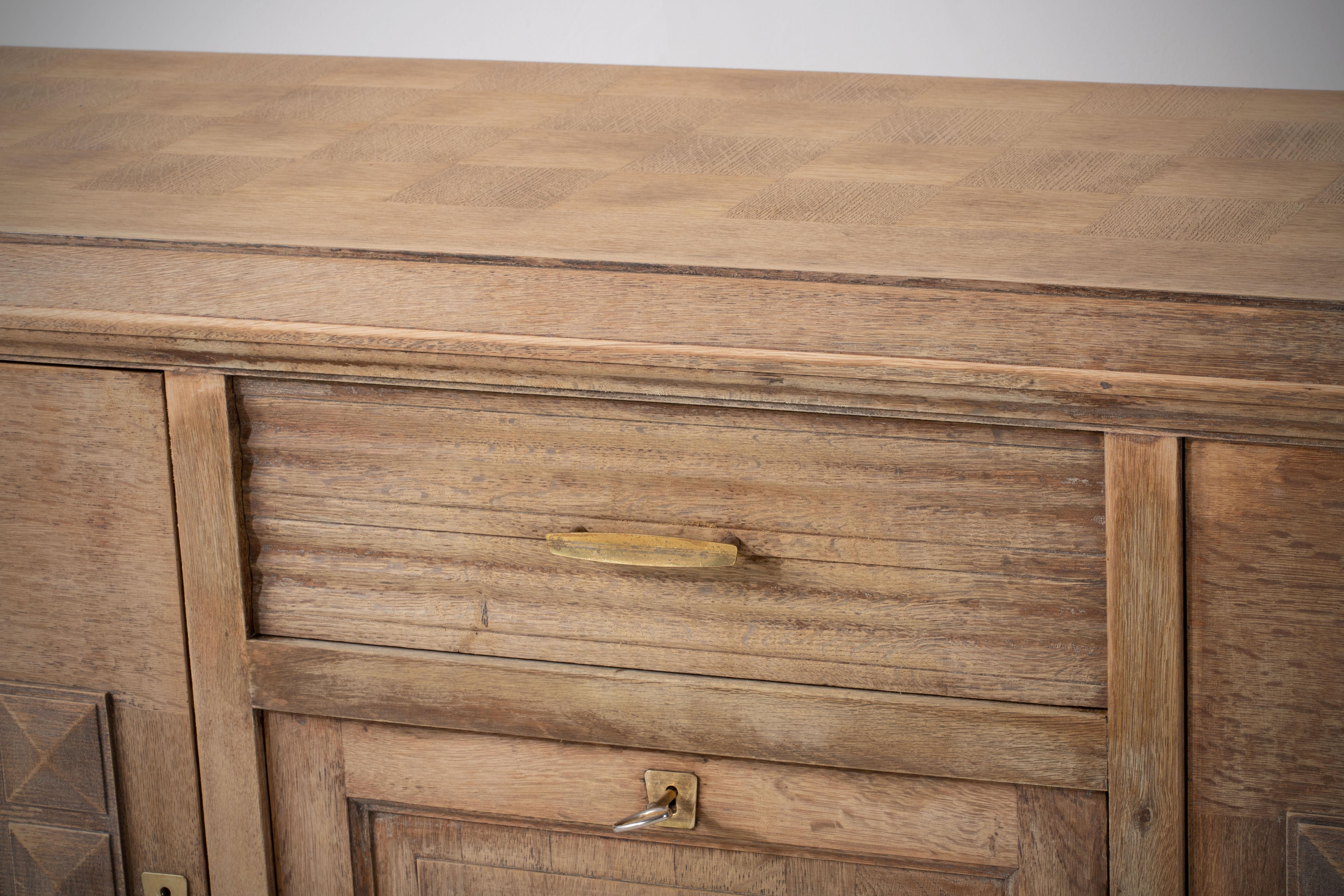 Patinated Oak Credenza, France, 1940s In Good Condition For Sale In Wiesbaden, DE