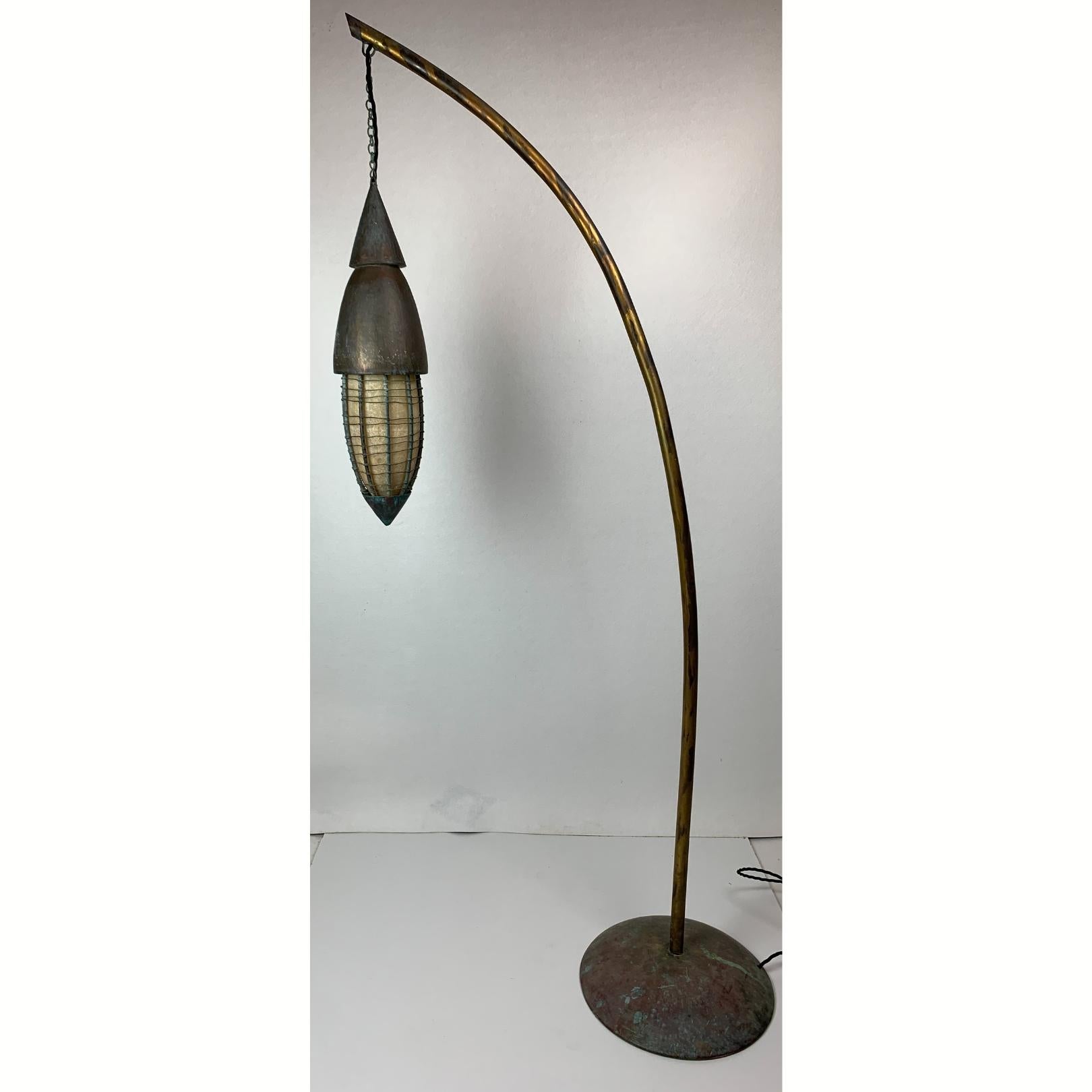 Lampada da terra in rame rustico patinato e acciaio con lanterna, Bali Indonesia anni '80 in vendita 1