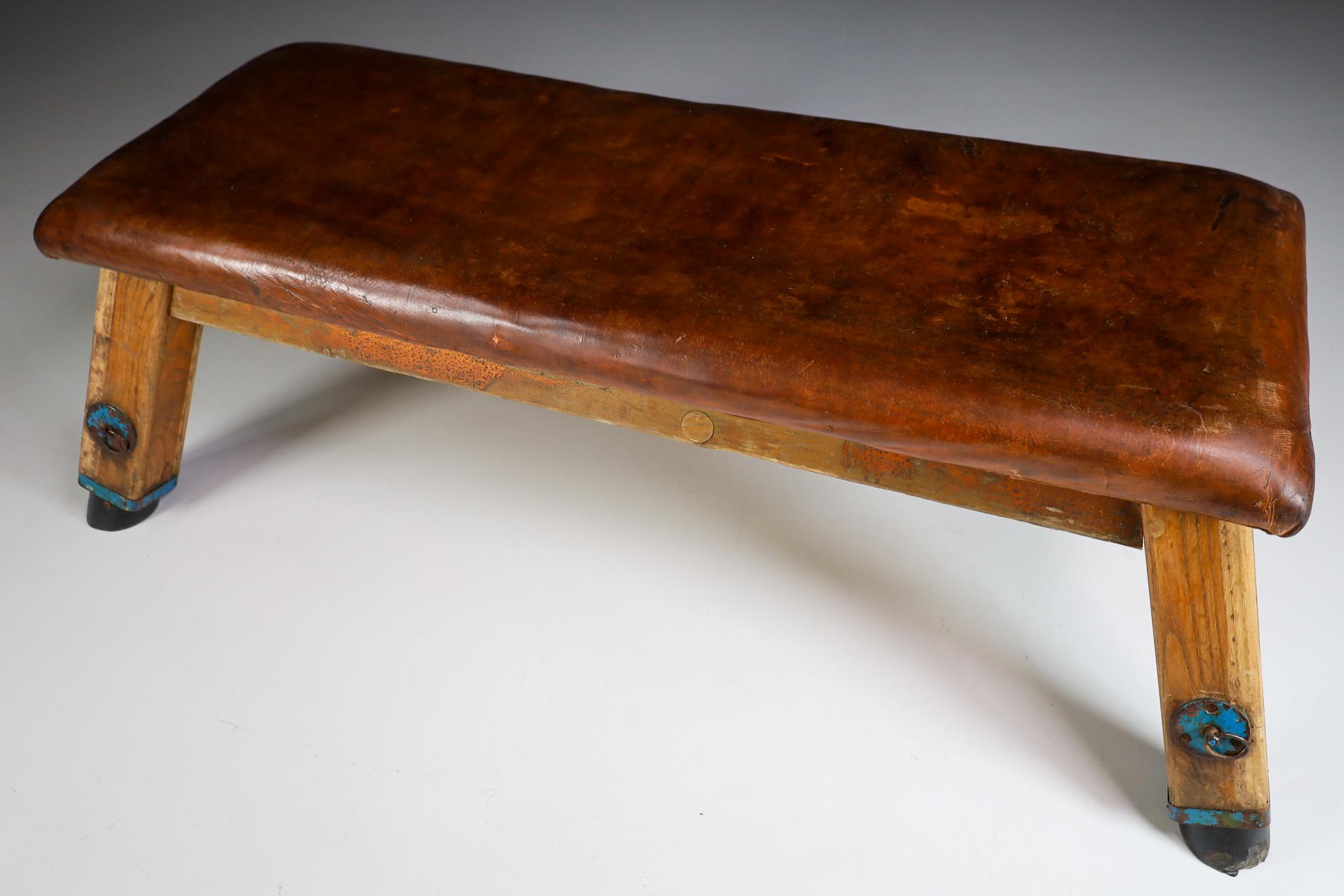 Patinated Saddle Leather Gym Bench or Table, circa 1950s In Good Condition In Almelo, NL