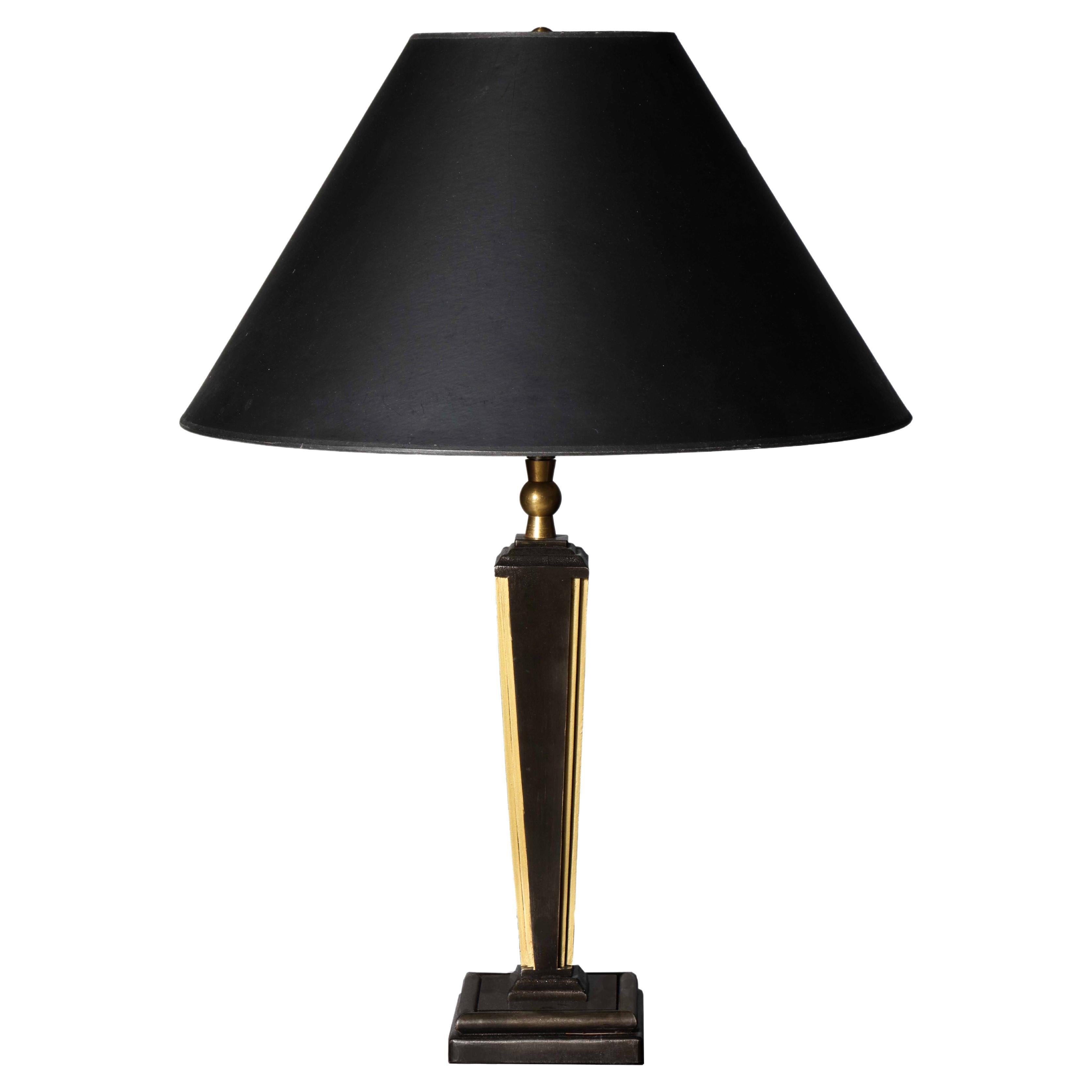 Lampe de bureau néoclassique contemporaine « inversée » avec détails en or