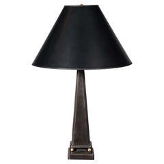 Lampe de table néoclassique contemporaine « Obélisque »