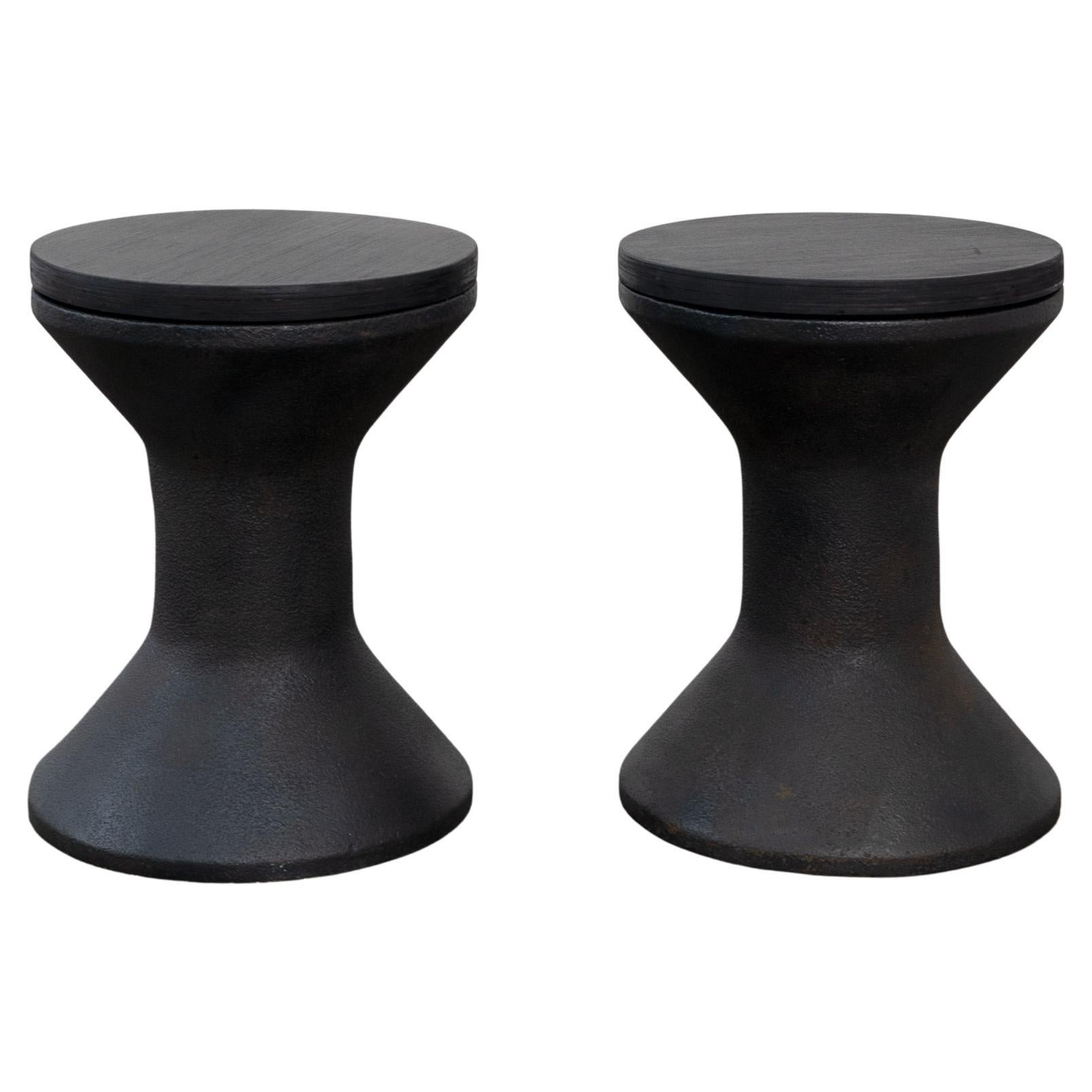 Tabouret / Table d
appoint en acier patiné et contreplaqué