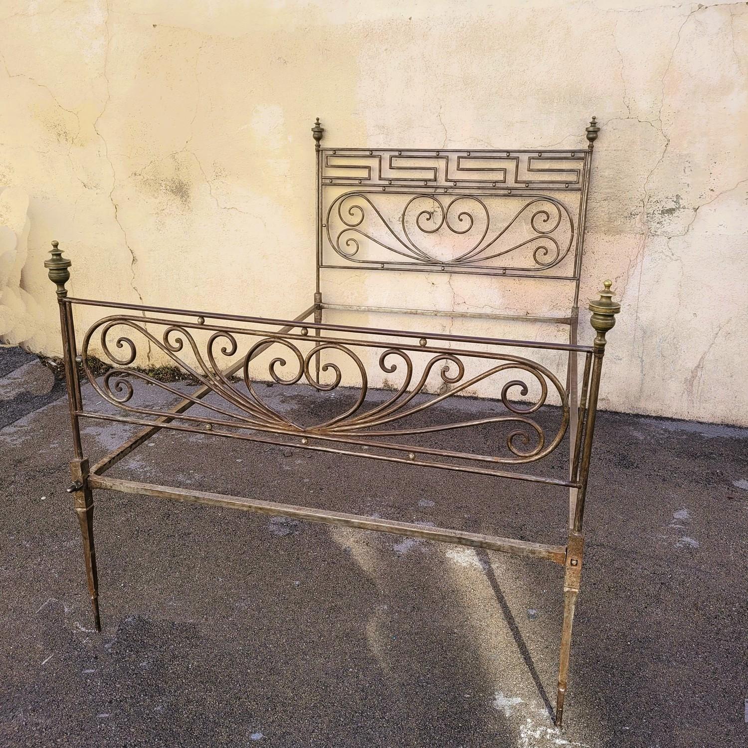Lit en acier patiné, largeur 140 cm, 19ème siècle en vente 4