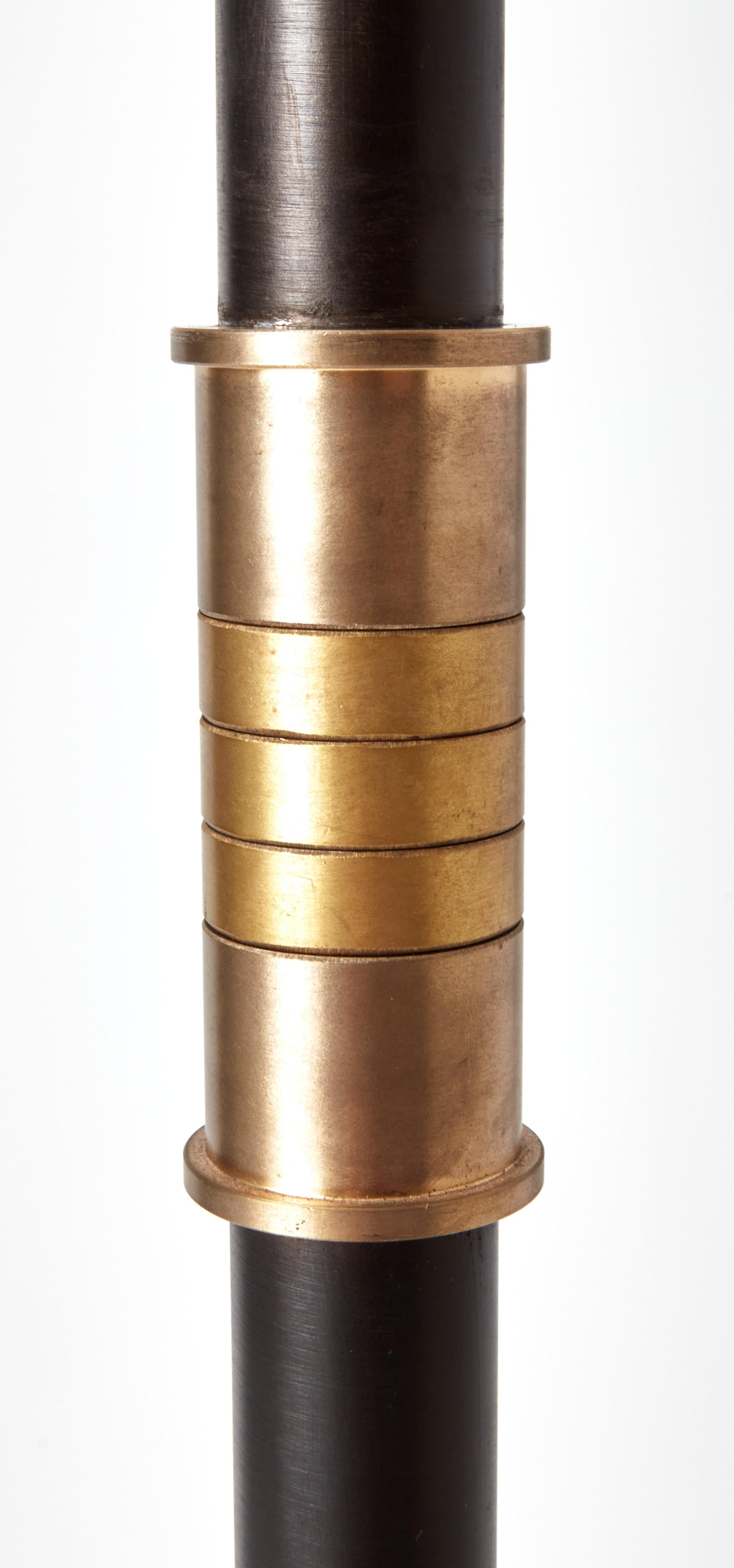 Zeitgenössische Leselampe „Trefoil“ mit Bronzedetails (amerikanisch) im Angebot