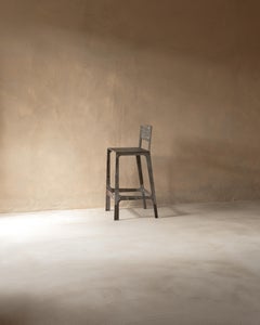 Contemporary Barhocker aus patiniertem Stahl mit Rückenlehne von Dennis Kaiser