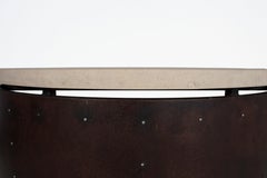 Demilune in acciaio patinato con piano in pietra calcarea