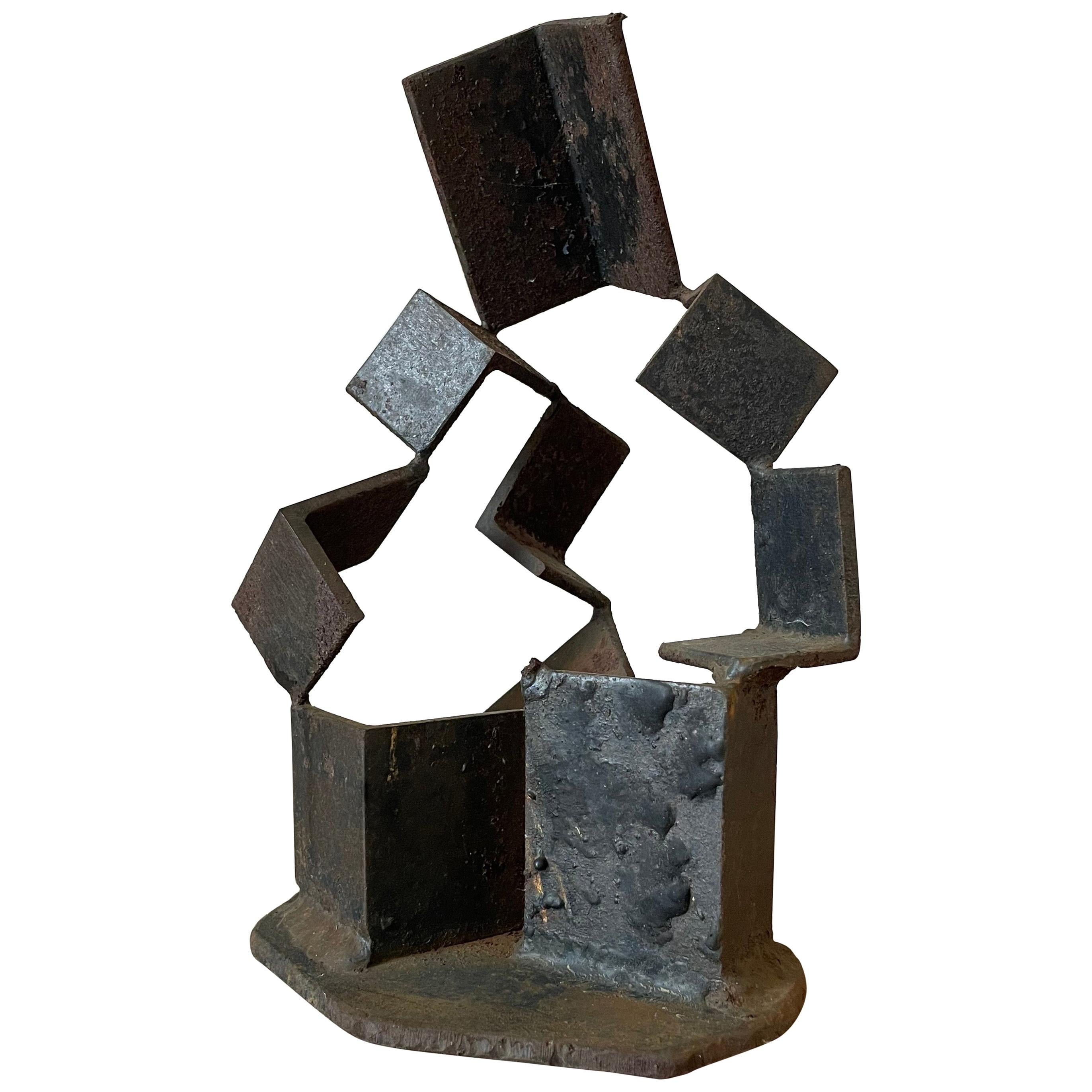 Escultura modernista de acero patinado