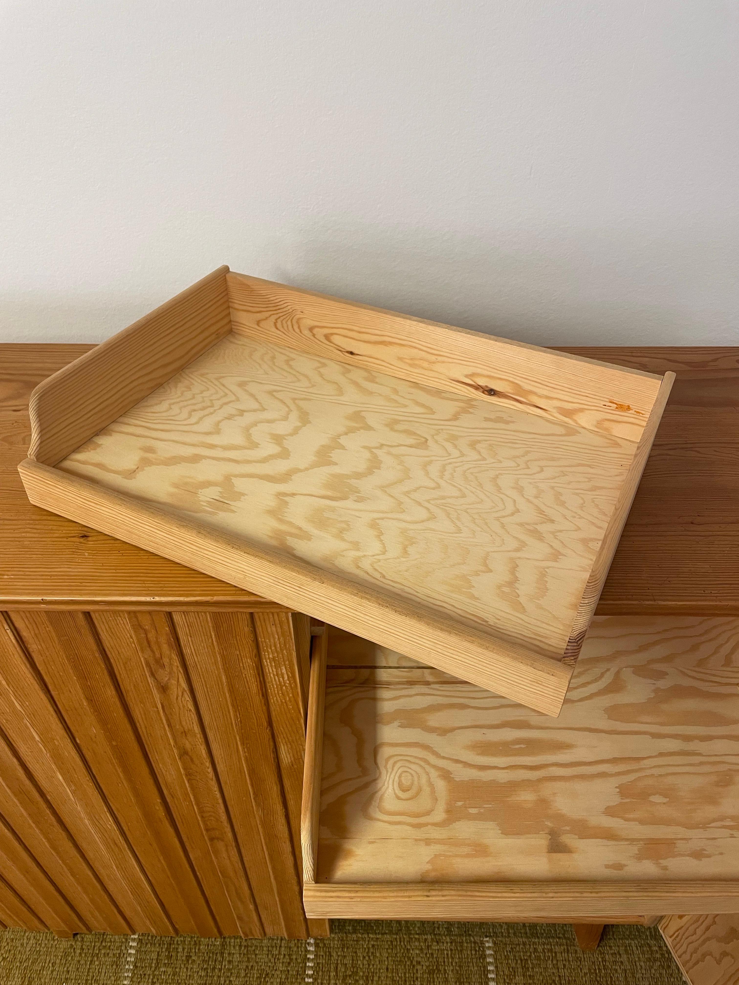 Mobile in pino svedese patinato degli anni '40 