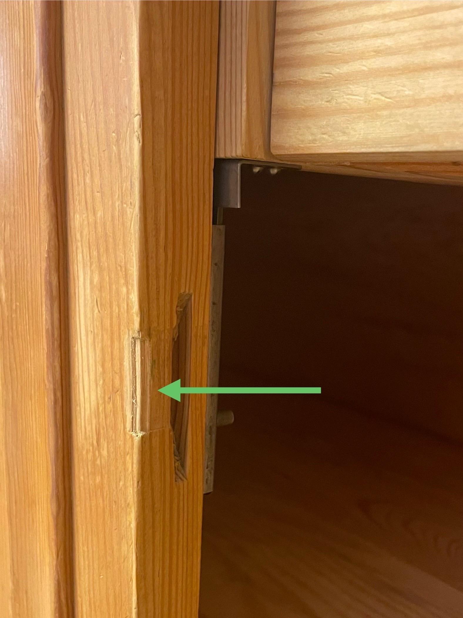 Mobile in pino svedese patinato degli anni '40 