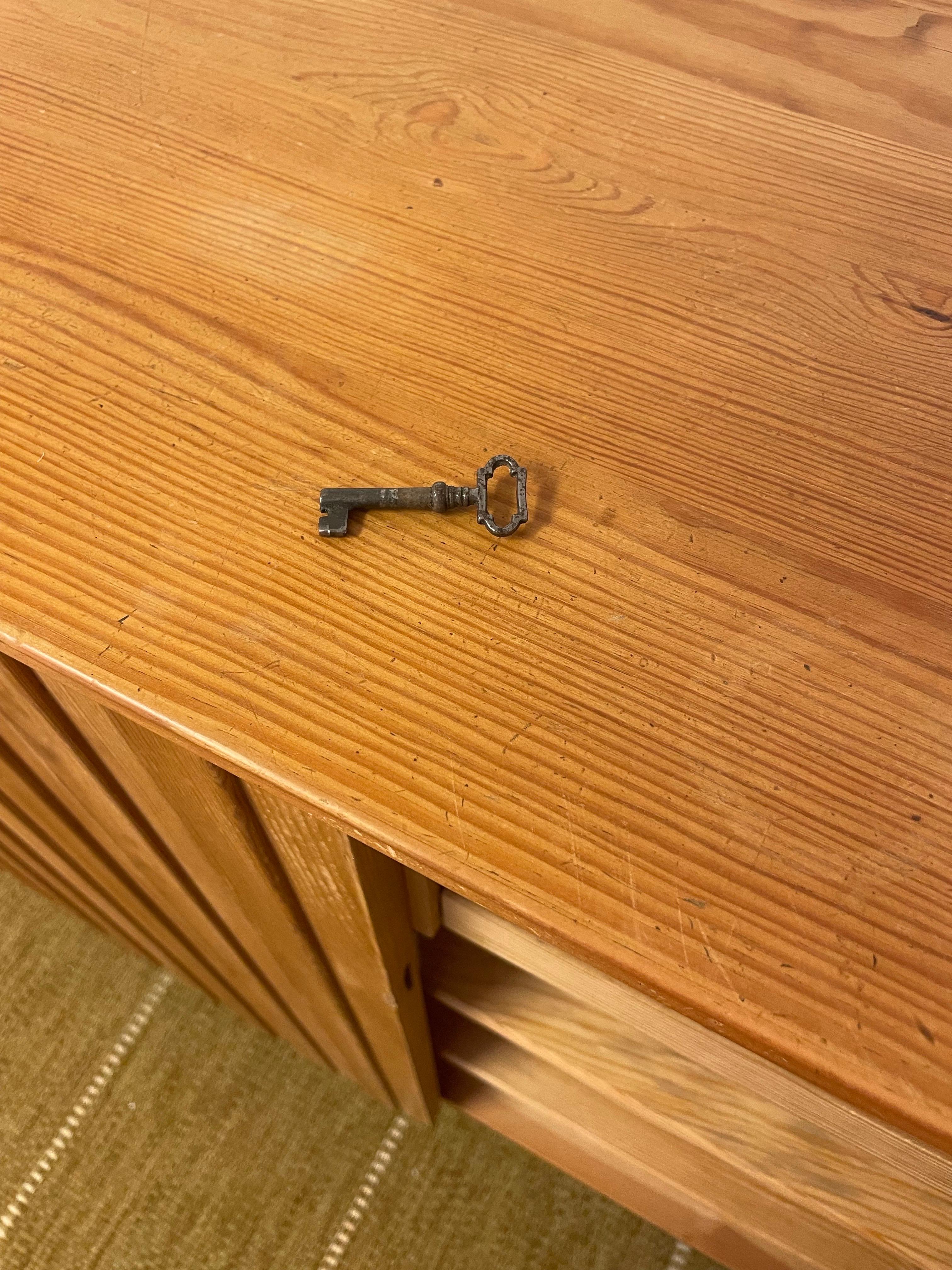 XIX secolo Mobile in pino svedese patinato degli anni '40 