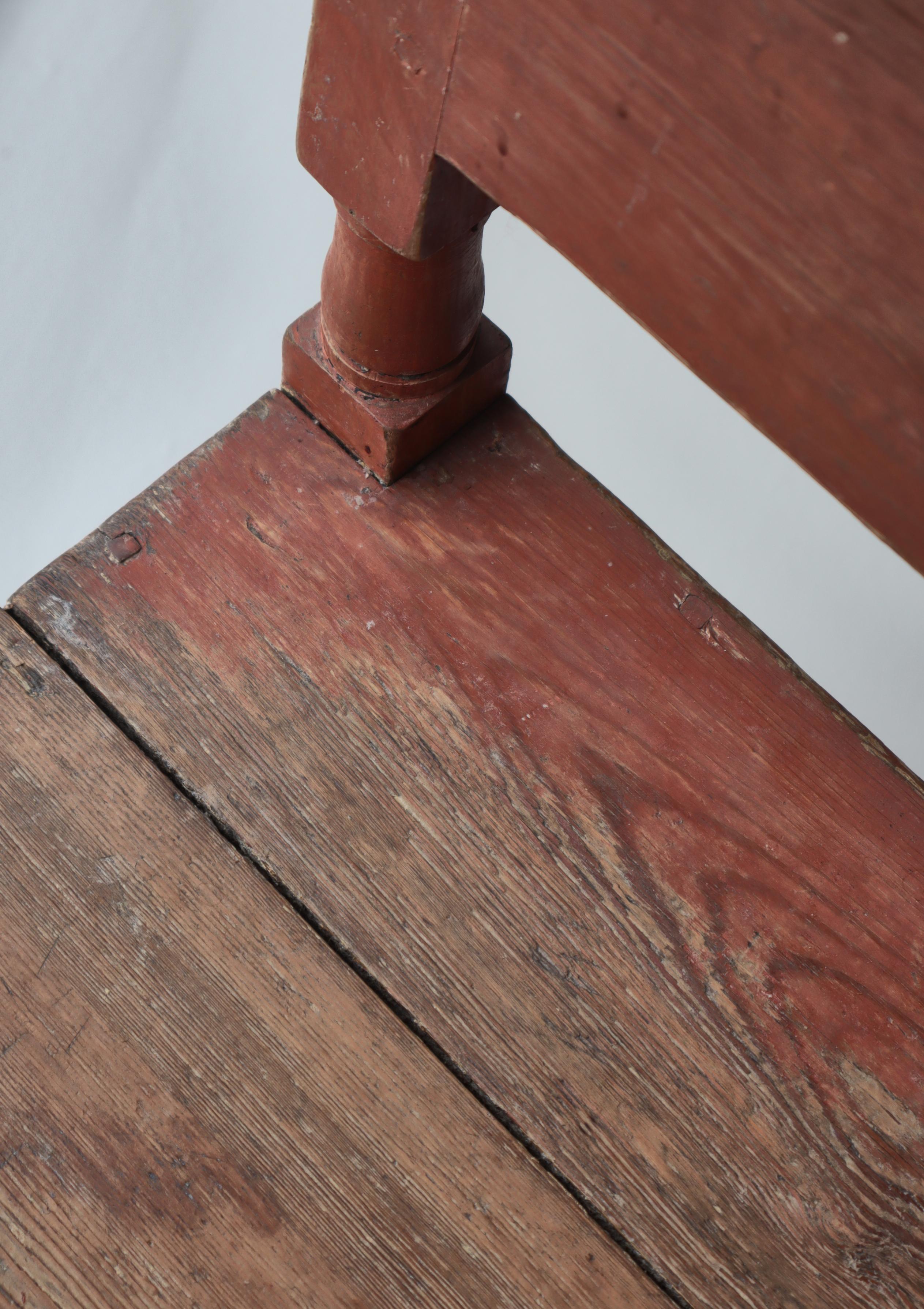 Sedie laterali in legno di pino patinato di arte popolare svedese del 19° secolo. Secolo in vendita 7
