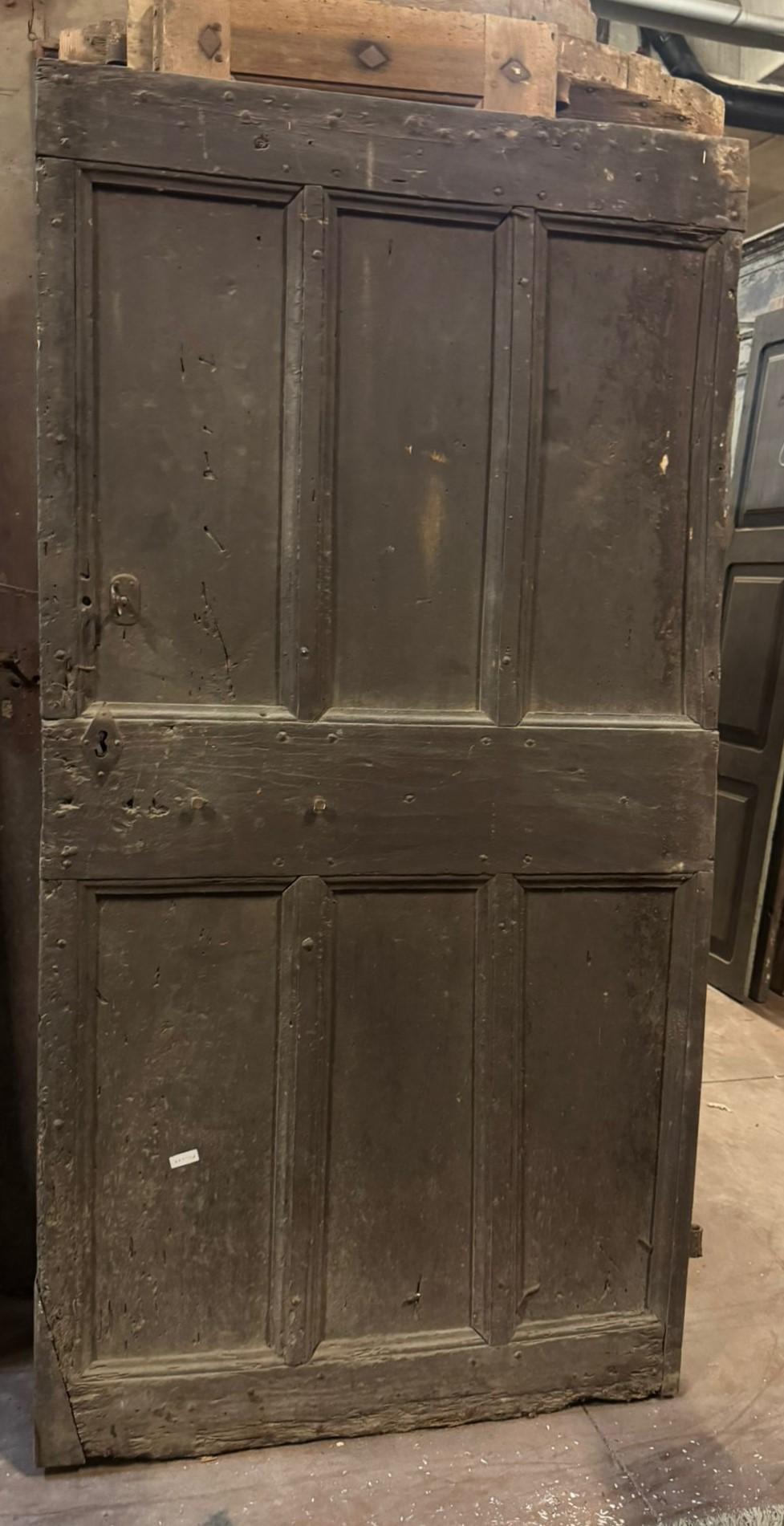 Patinated wooden entrance door, main door rustic carved with panels, Italy In Good Condition For Sale In Cuneo, Italy (CN)