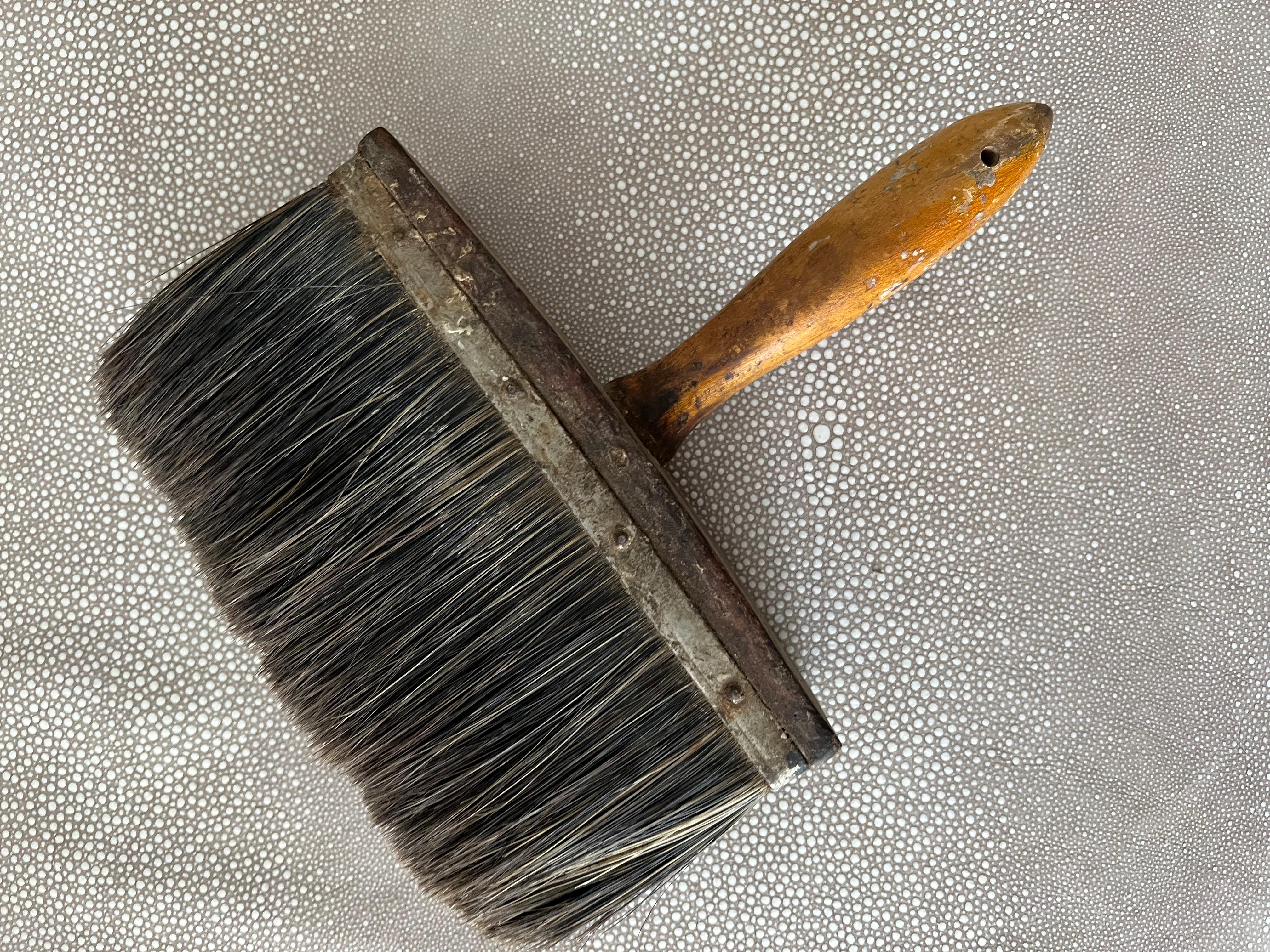 Patinated Wooden Handle Paint Brush In Good Condition For Sale In Los Angeles, CA