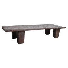 Table Naga, fabriquée en Inde, début du 20e siècle
