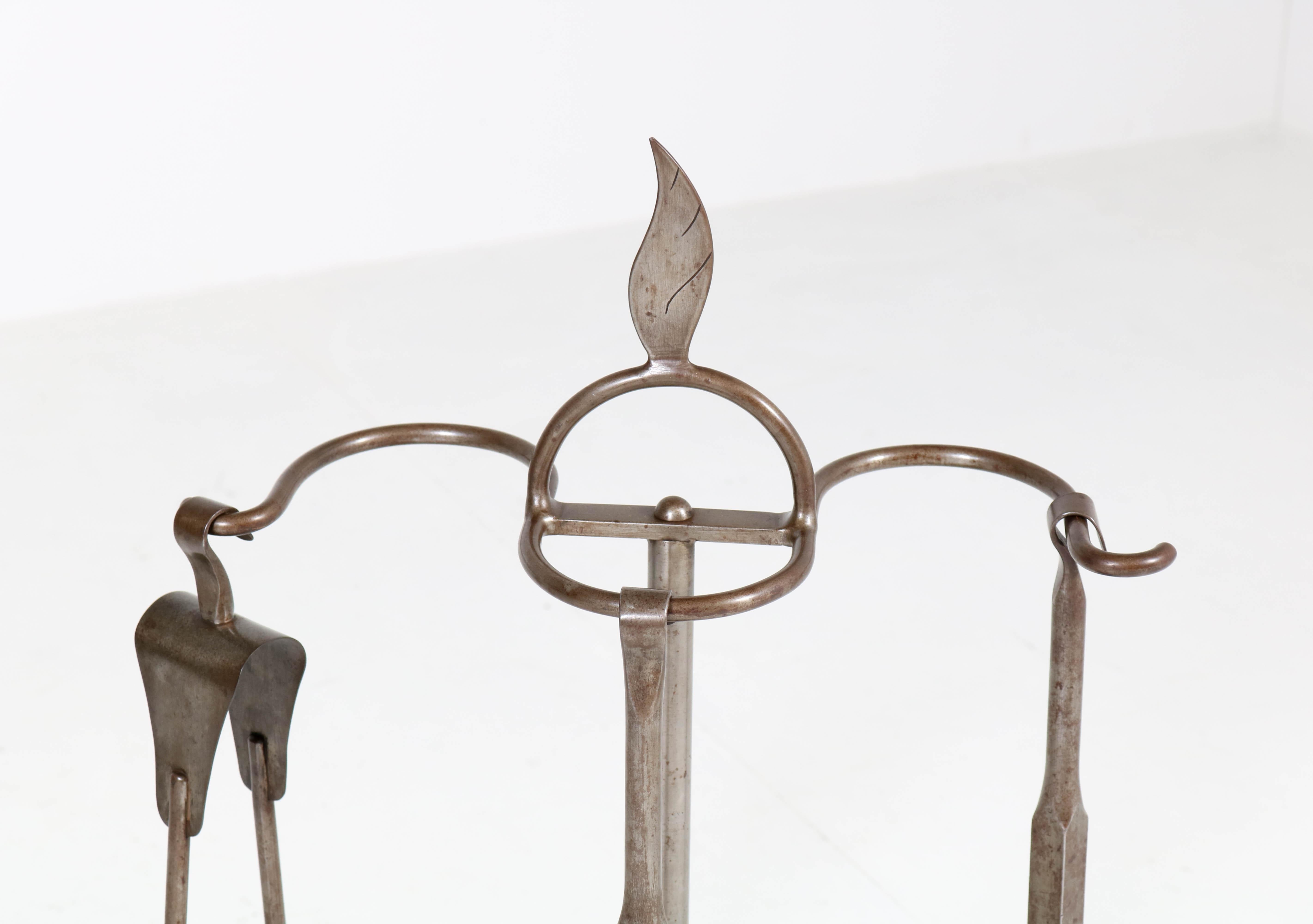 Wonderful and rare Art Deco Amsterdam School fireplace tools.
Striking Dutch design from the twenties.
Patinated wrought iron tools on matching stand.
In very good condition with a beautiful patina.