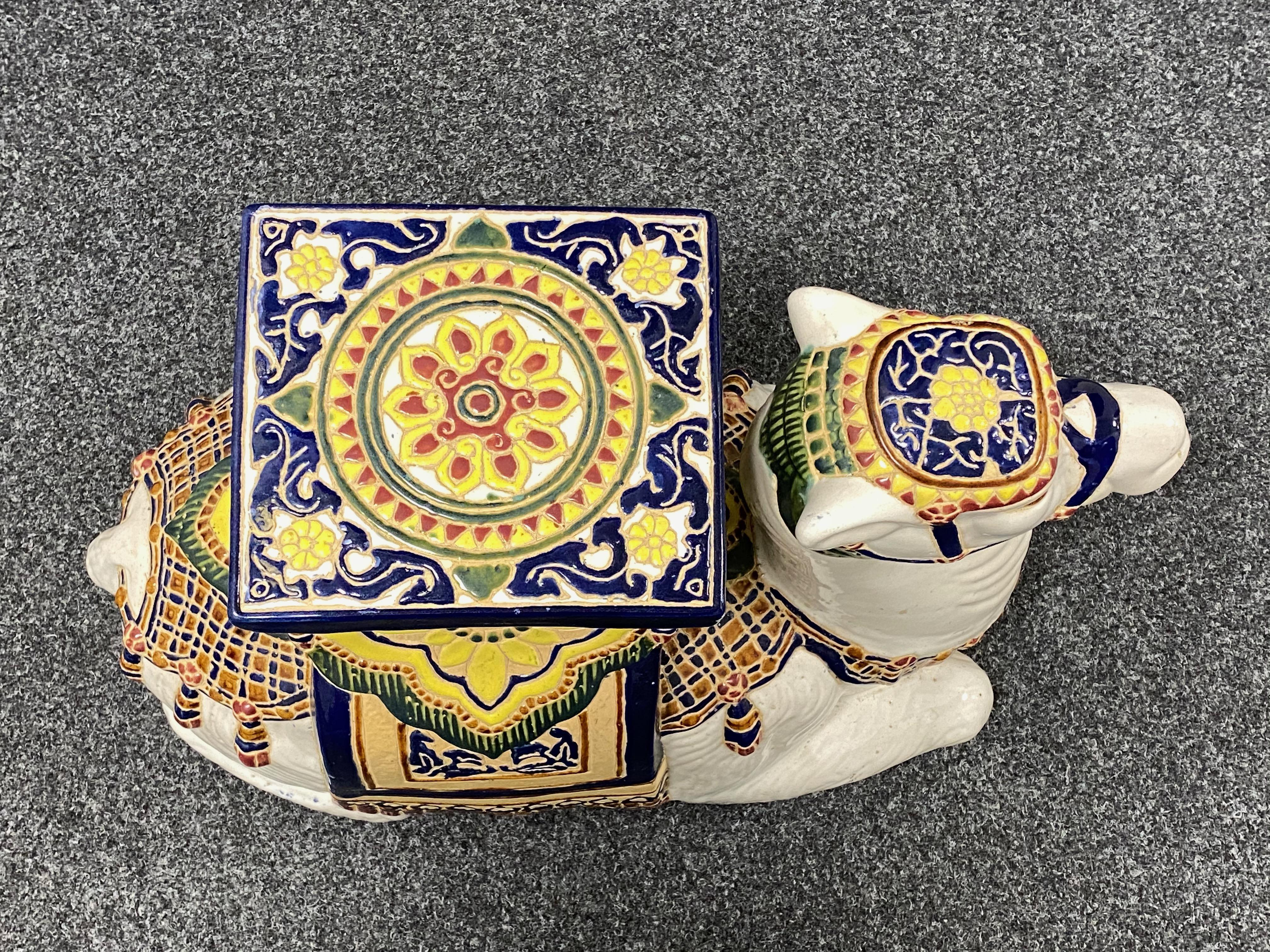 Garten- oder Beistelltisch oder Hocker aus Keramik im Hollywood-Regency-Stil, Patio-Dekoration im Angebot 4