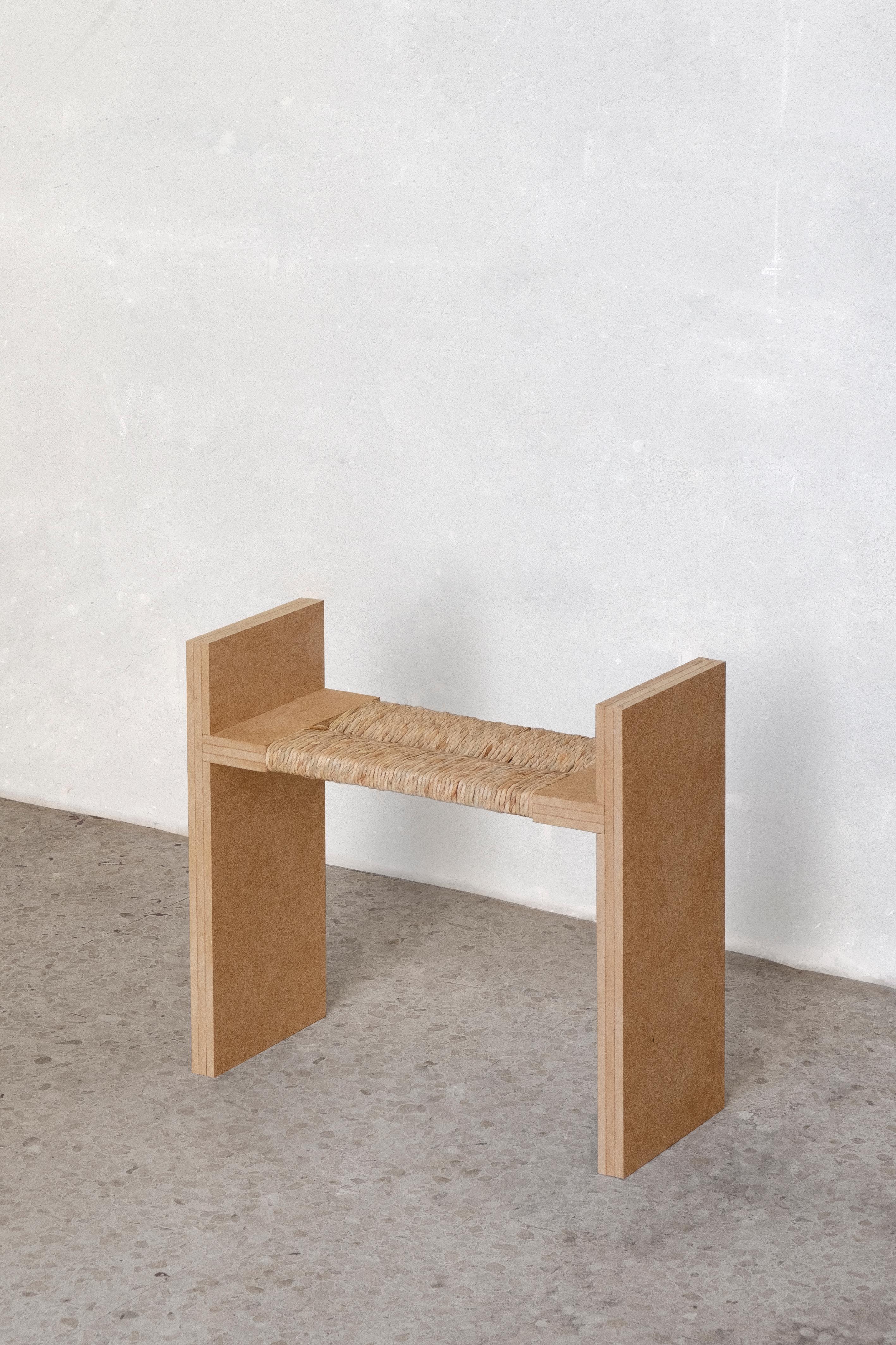 Tabouret Patio II de Marta Ayala Herrera
Dimensions : D 22 x L 55 x H 50 cm.
Matériaux : MDF et jonc tissé.

Cette pièce peut être personnalisée dans différentes options de bois et de couleurs. Les prix peuvent varier. Veuillez nous