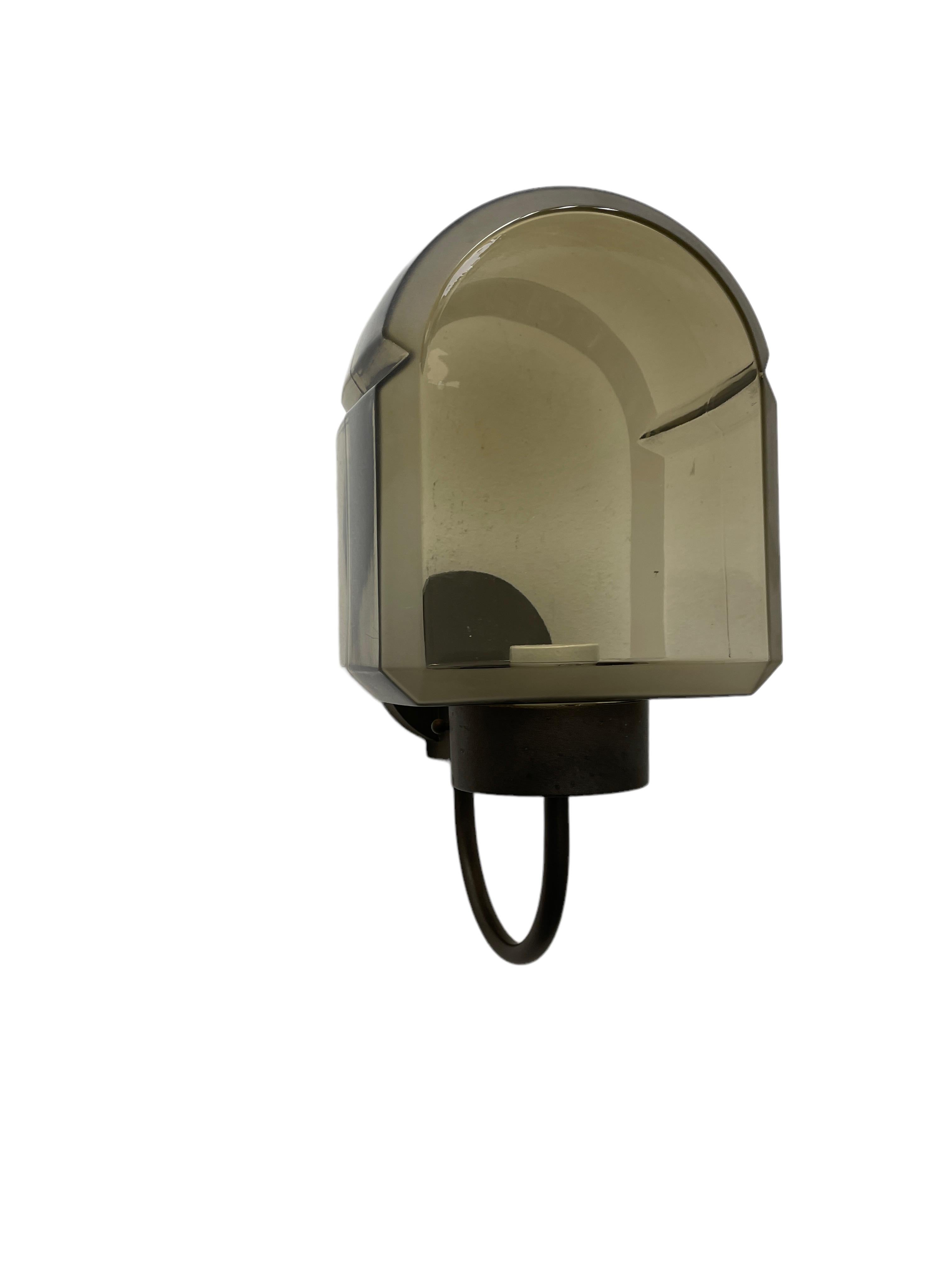 A beautiful outdoor sconce wall light made in the 1980s by a German Manufactory, in very good original condition. The fixture requires one European E27 / 110 Volt Edison bulb, up to 75 watts. Will make a nice addition to you patio, yard or pool area.
