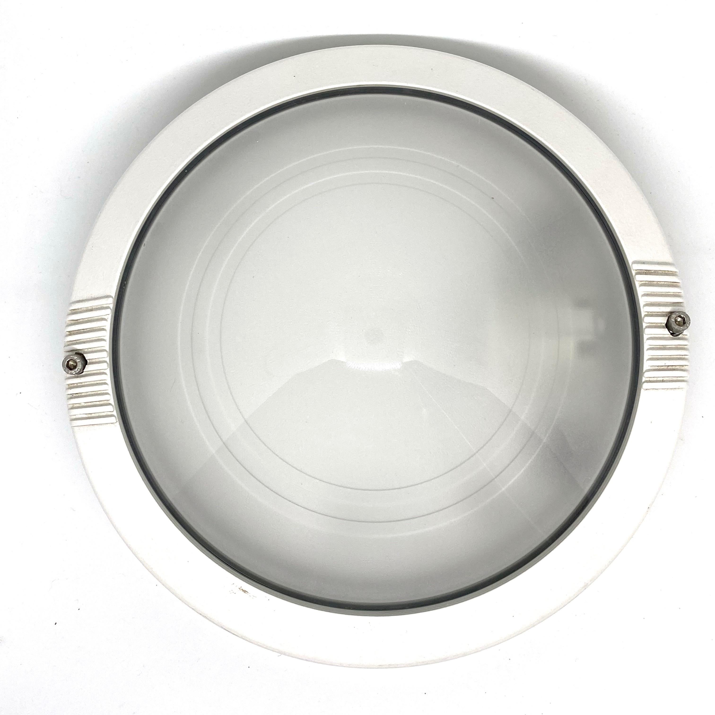 Fin du 20e siècle Applique murale ou plafonnier en verre moderniste pour patio ou extérieur, Allemagne, années 1980 en vente