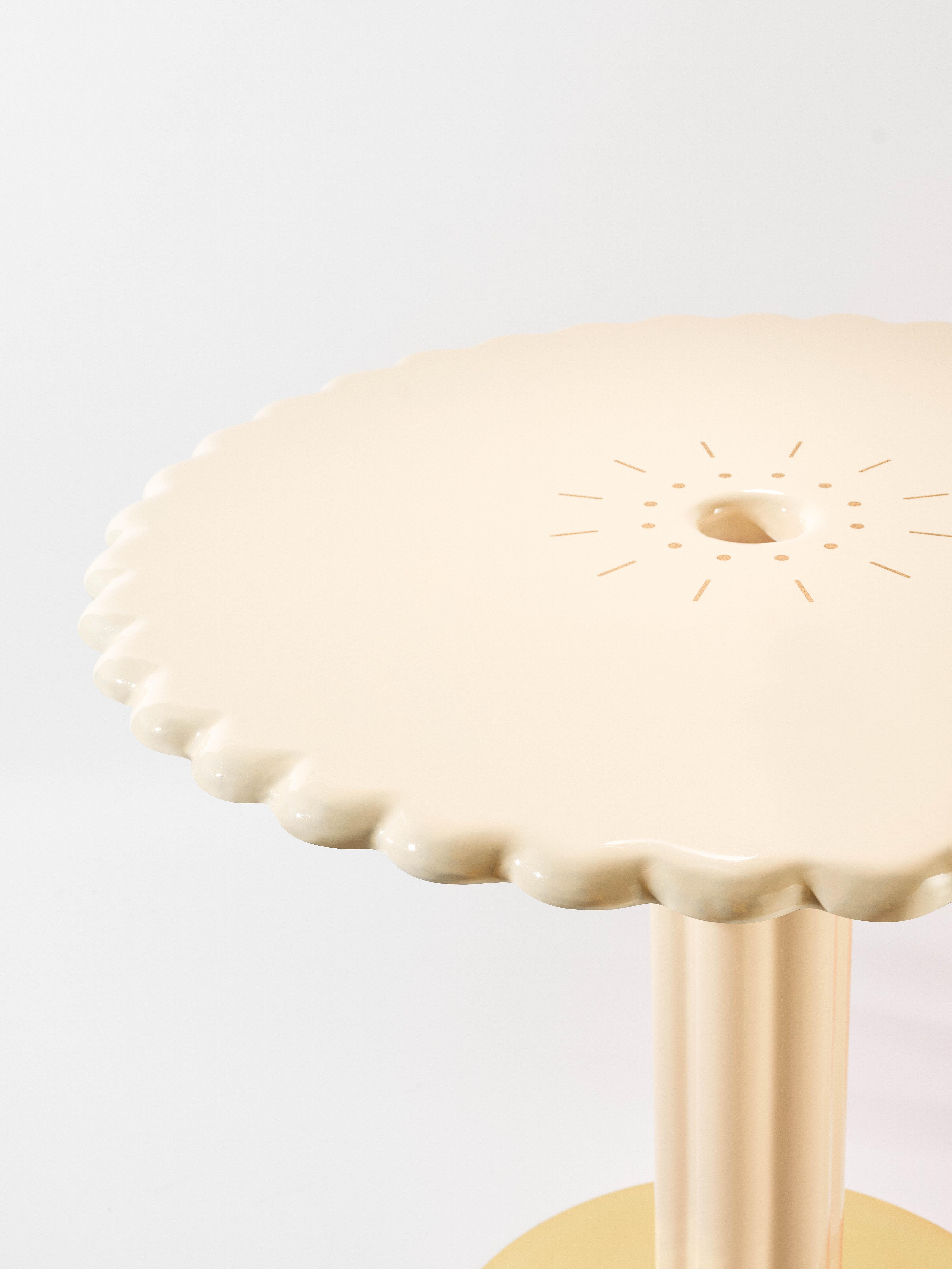 Moderne Table 'Patisserie' en lavastone et céramique par Studio Yellowdot en vente