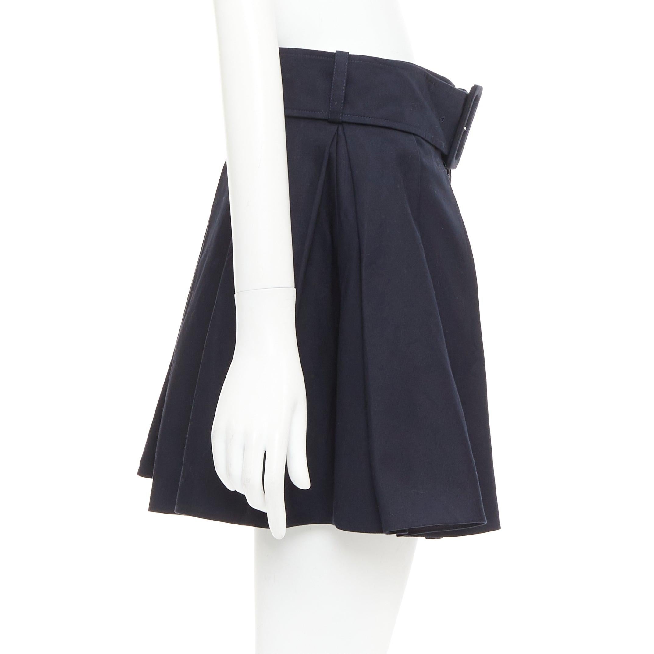 PATOU marineblauer Baumwoll-Kastenfaltenrock mit Gürtel und ausgestelltem Minirock FR38 M im Zustand „Hervorragend“ im Angebot in Hong Kong, NT