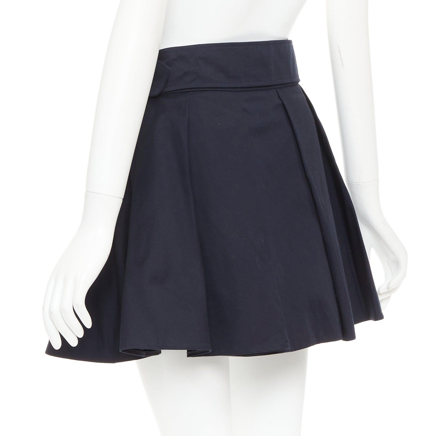 PATOU marineblauer Baumwoll-Kastenfaltenrock mit Gürtel und ausgestelltem Minirock FR38 M im Angebot 1