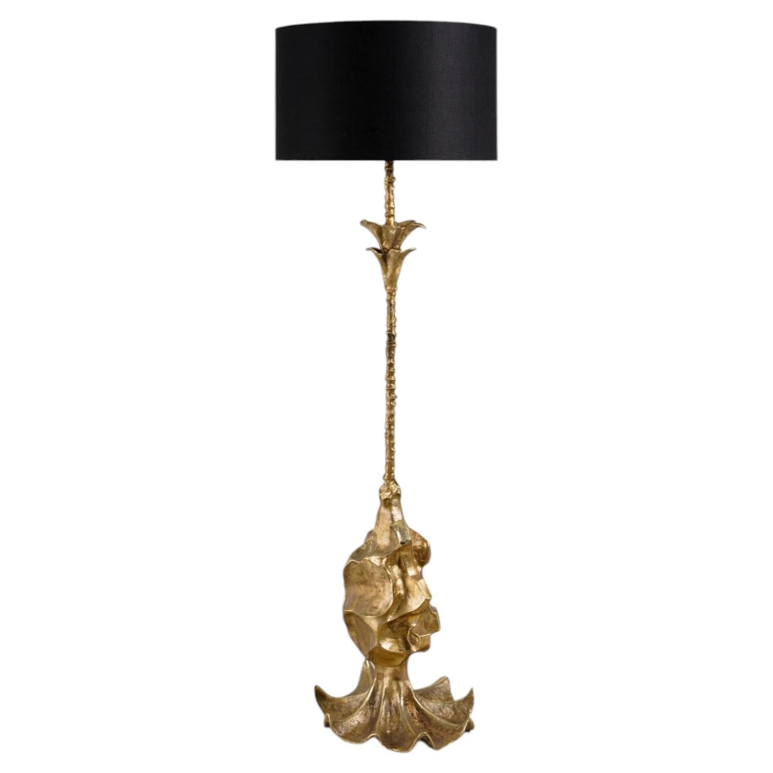 Messing-Stehlampe, Patra, Viya von Vikram Goyal im Angebot