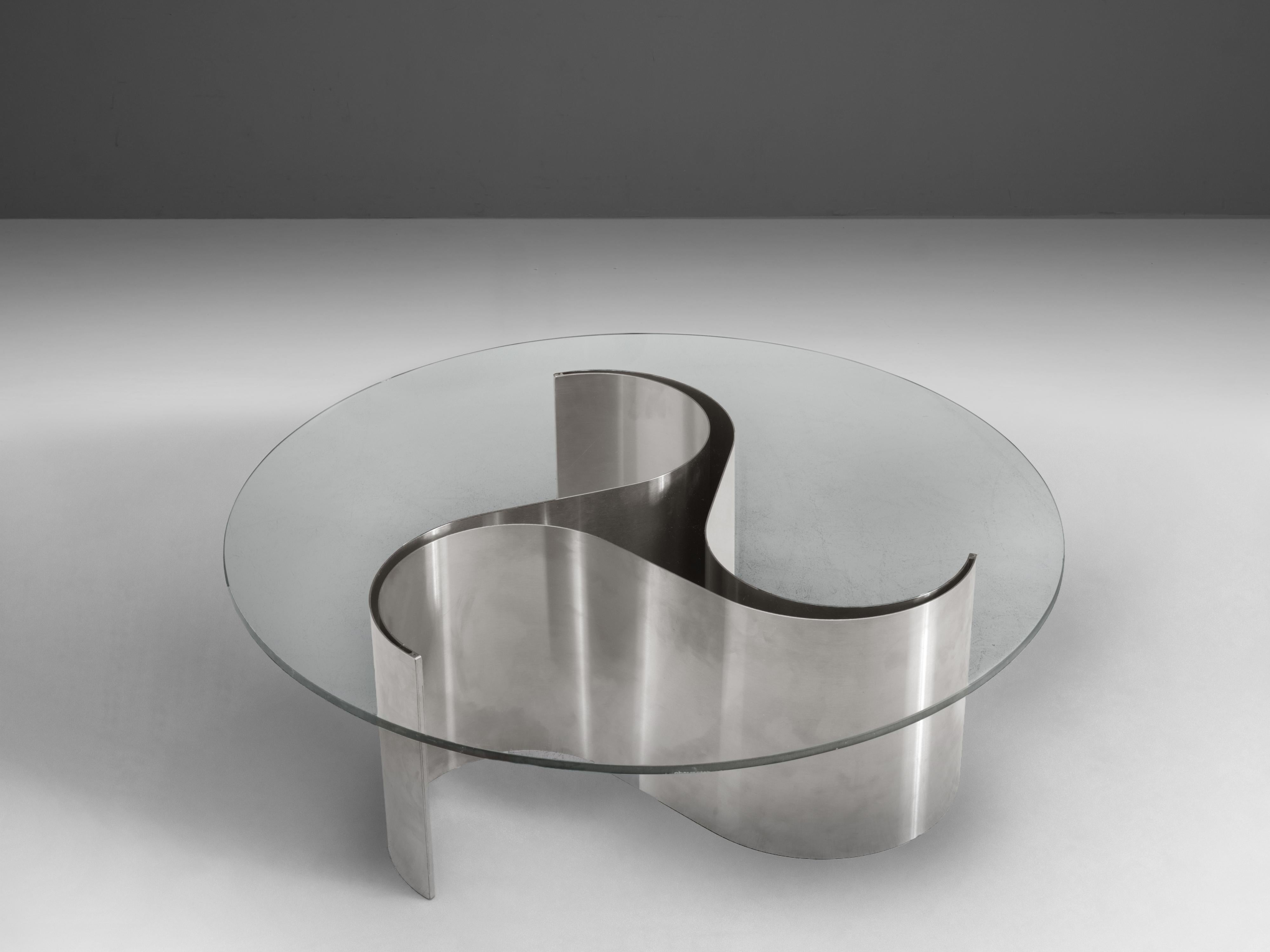 Patrice Maffei for Kappa, coffee table 'Comète', glass, stainless steel, France, 1970s

The 'Comète' coffee table by French designer Patrice Maffei shows a dynamic base made of stainless steel. Due to the visual characteristics of the stainless