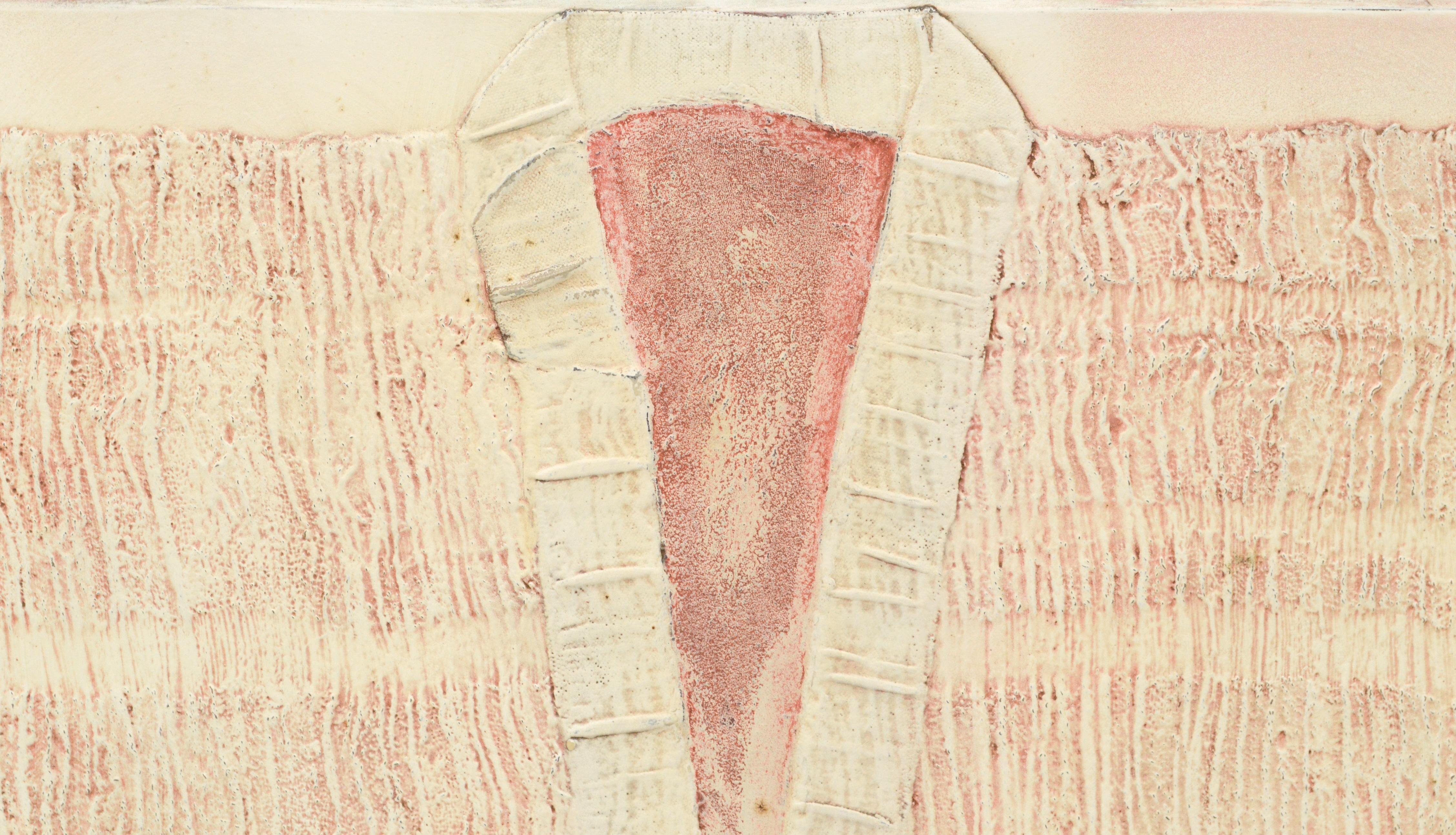 Moderner strukturierter Kimono in Neutralbraun in Mischtechnik, Collagraph Master Platte #2, Moderner Mixed Media – Painting von Patricia A Pearce