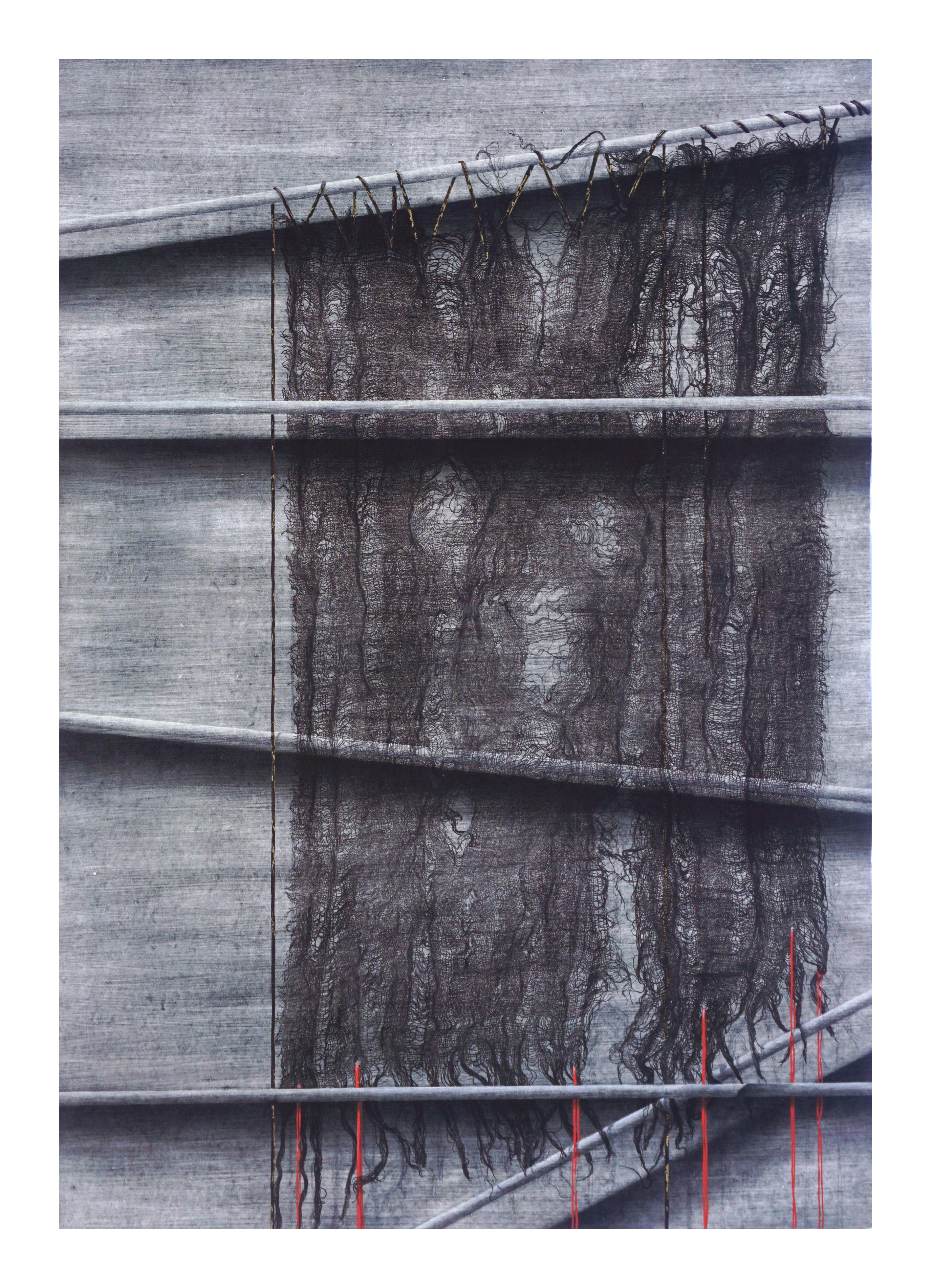 Schwarzes Netz und rote Schleife Lichtdruck abstraktes Triptychon – Painting von Patricia A Pearce
